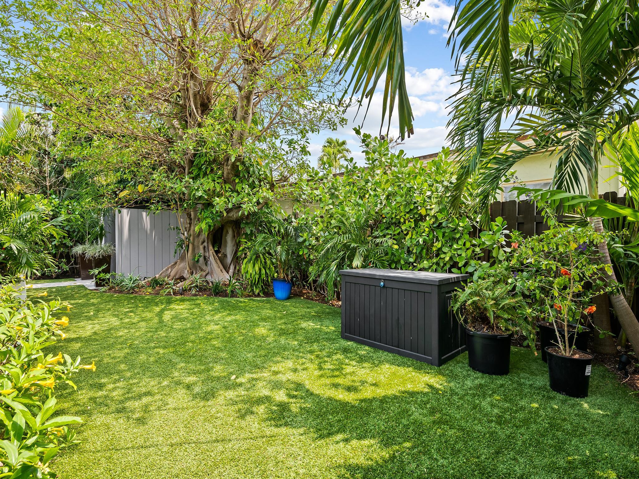 808 NE 17th Way
