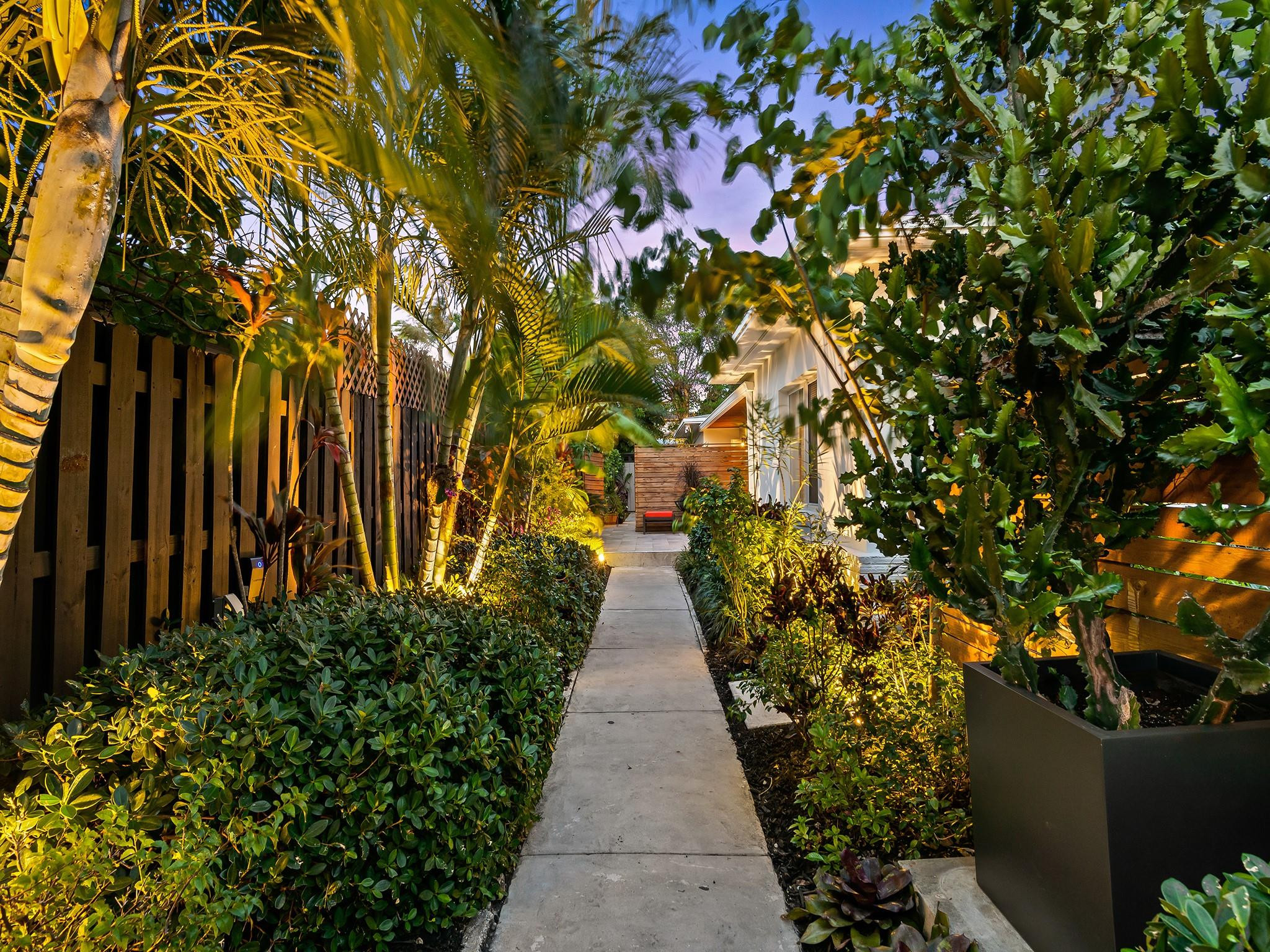 808 NE 17th Way