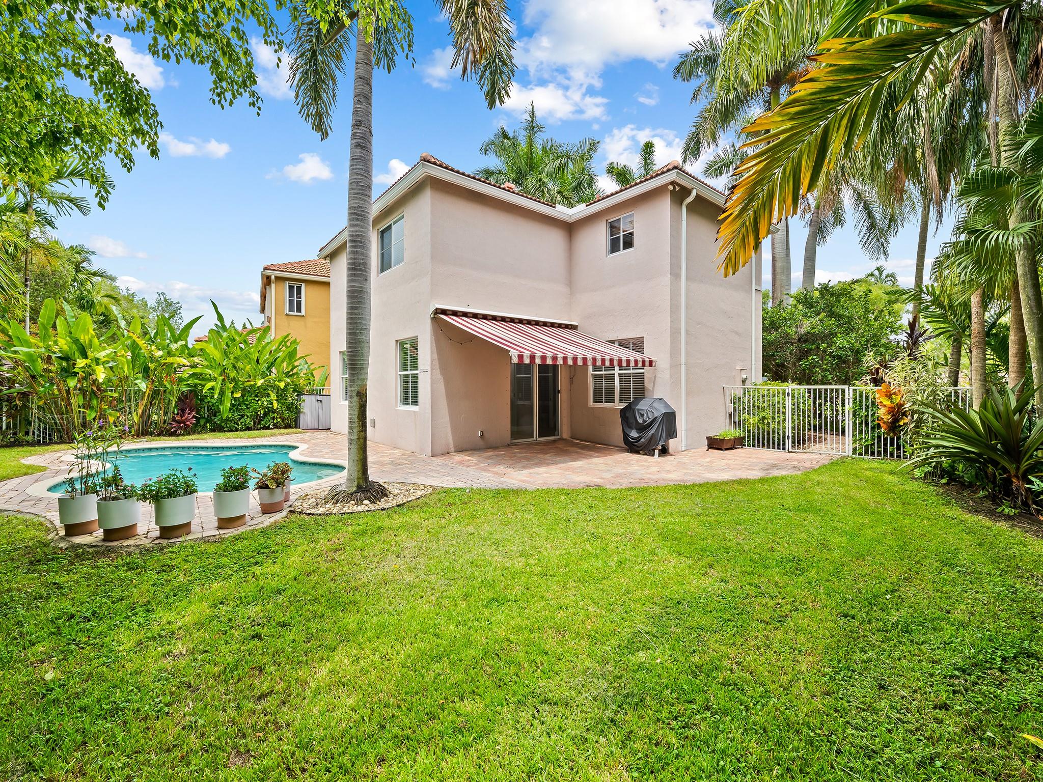 991 Silktree Ln