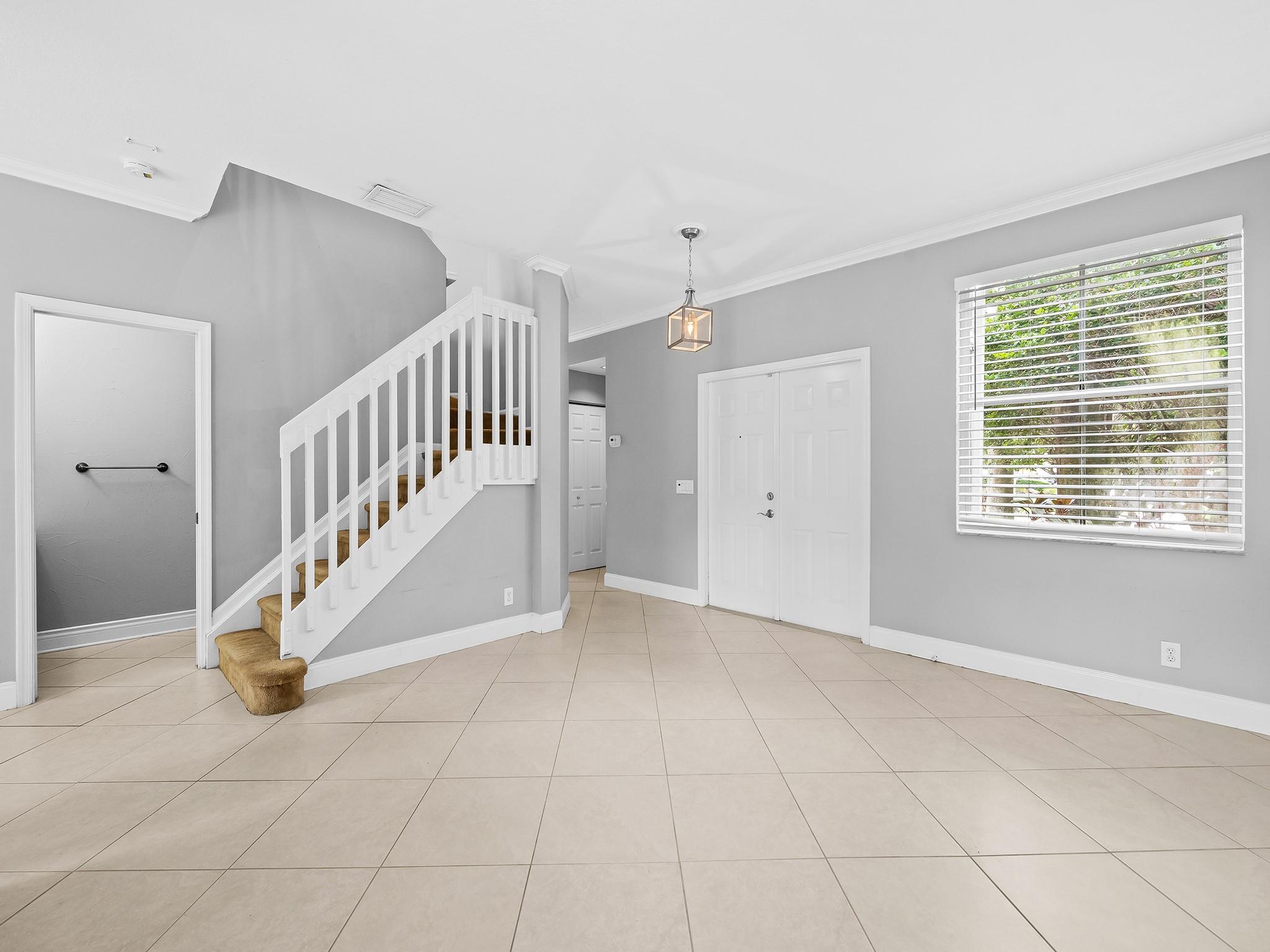 991 Silktree Ln