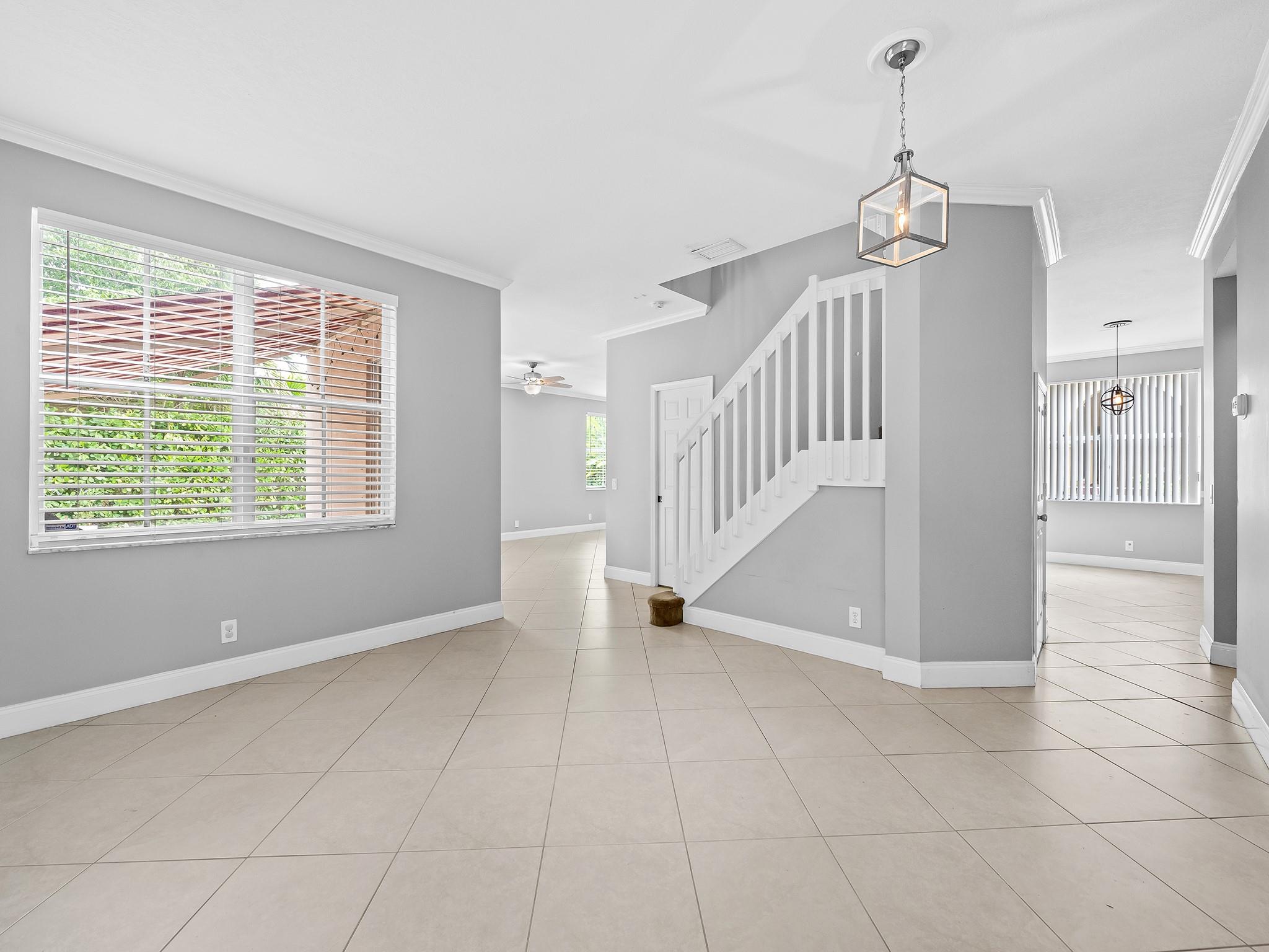 991 Silktree Ln