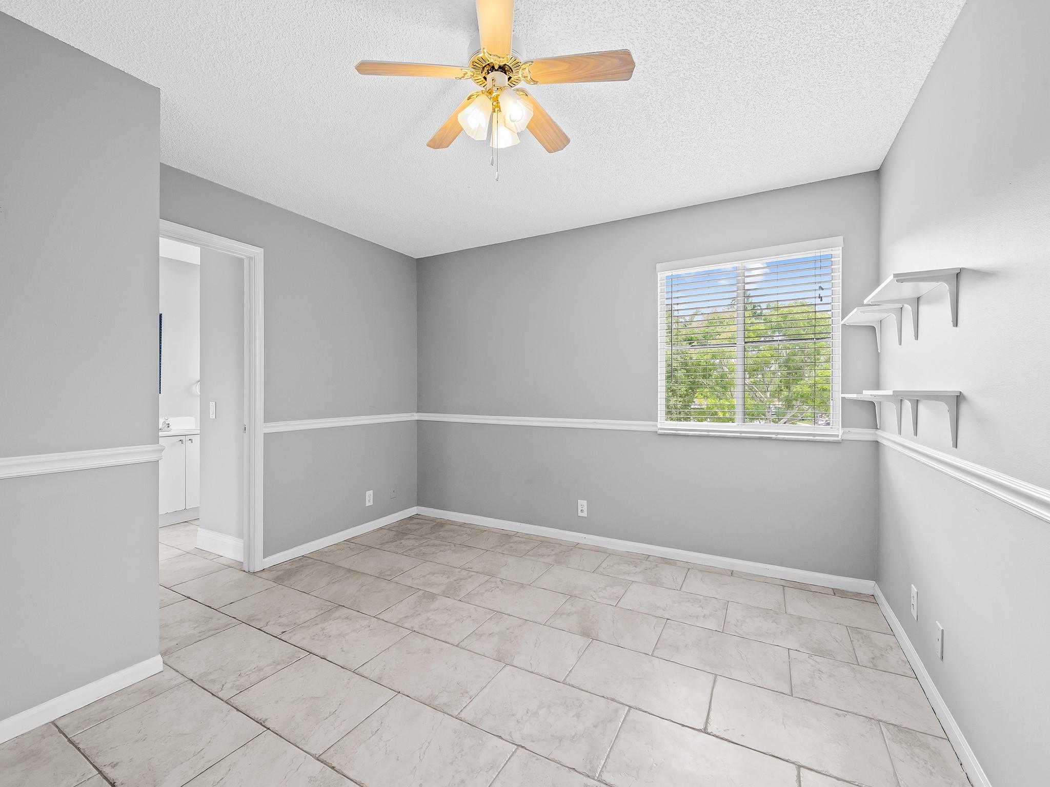 991 Silktree Ln