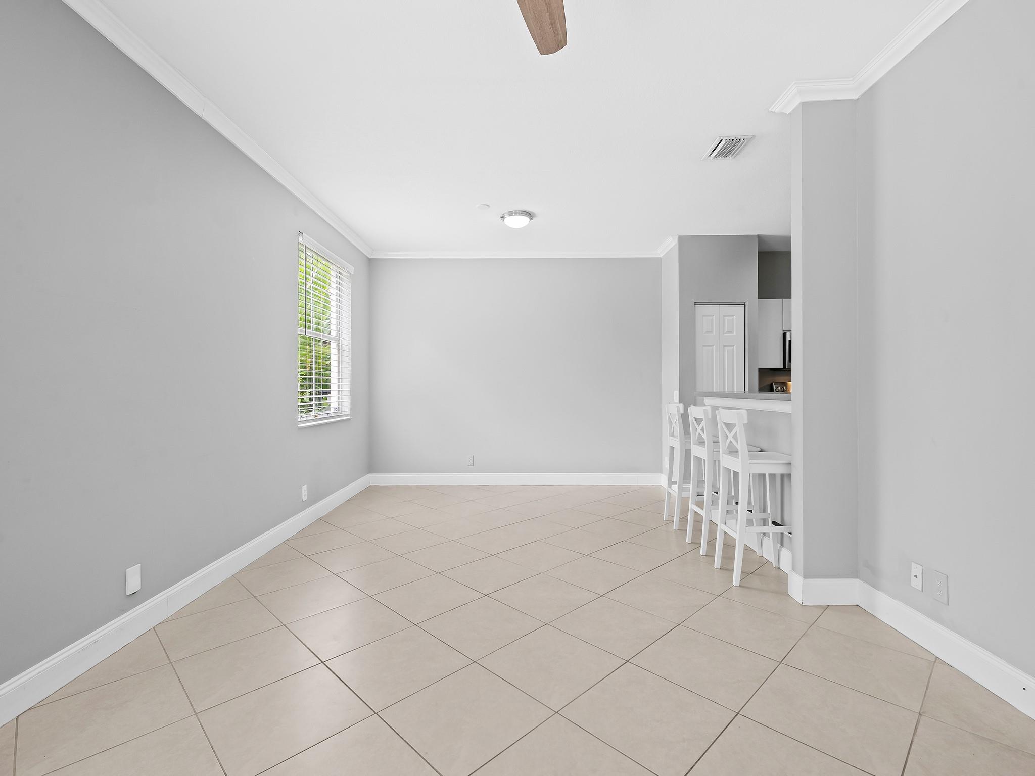 991 Silktree Ln