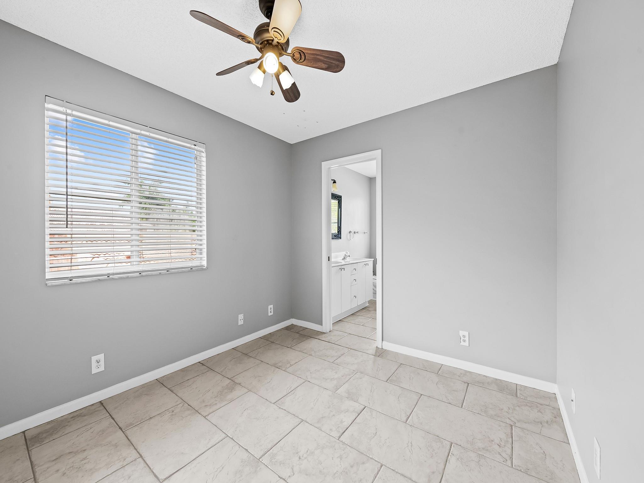 991 Silktree Ln