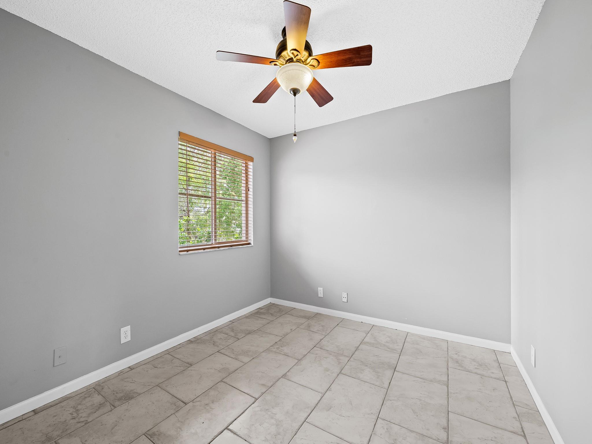 991 Silktree Ln