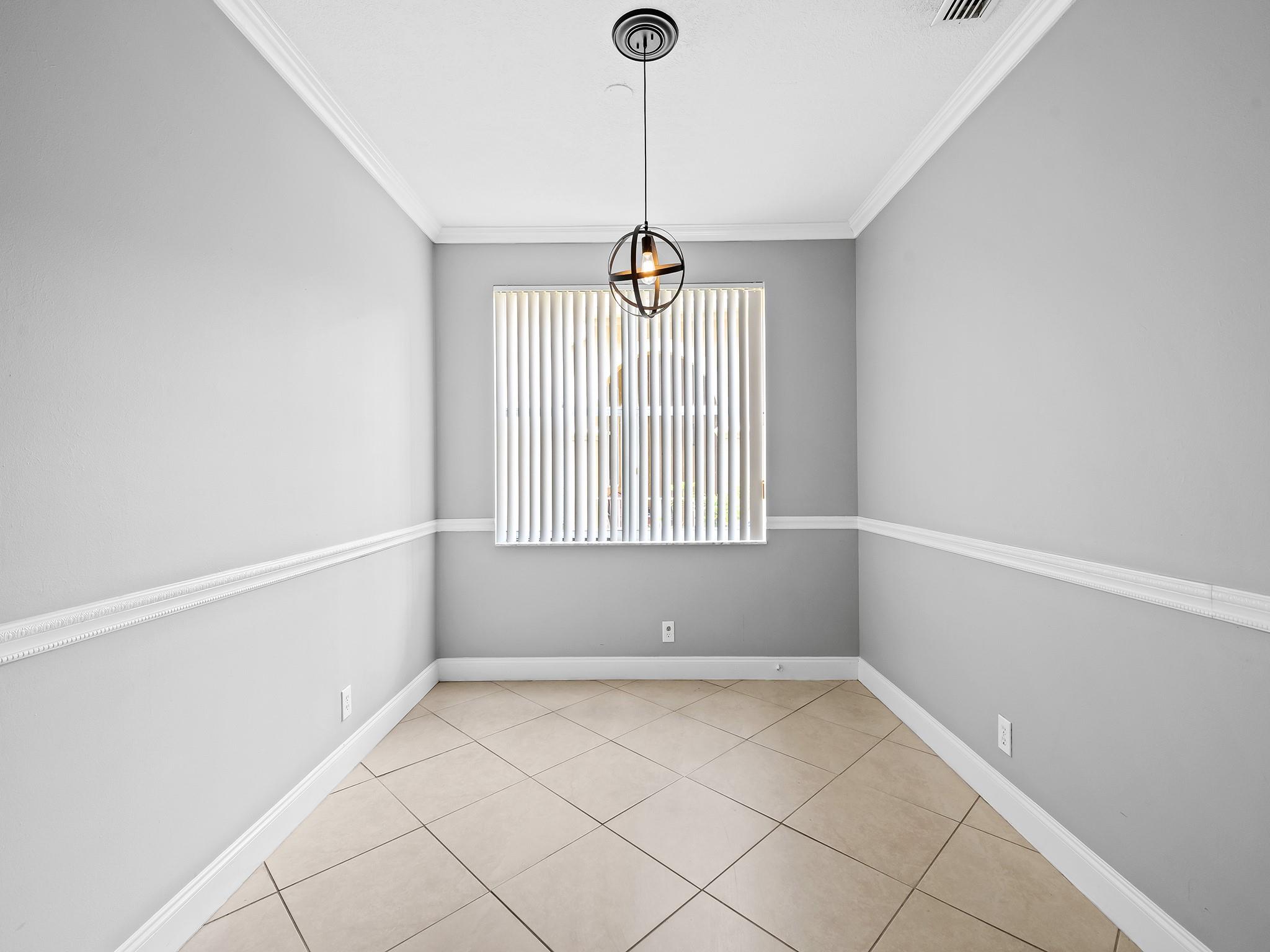 991 Silktree Ln