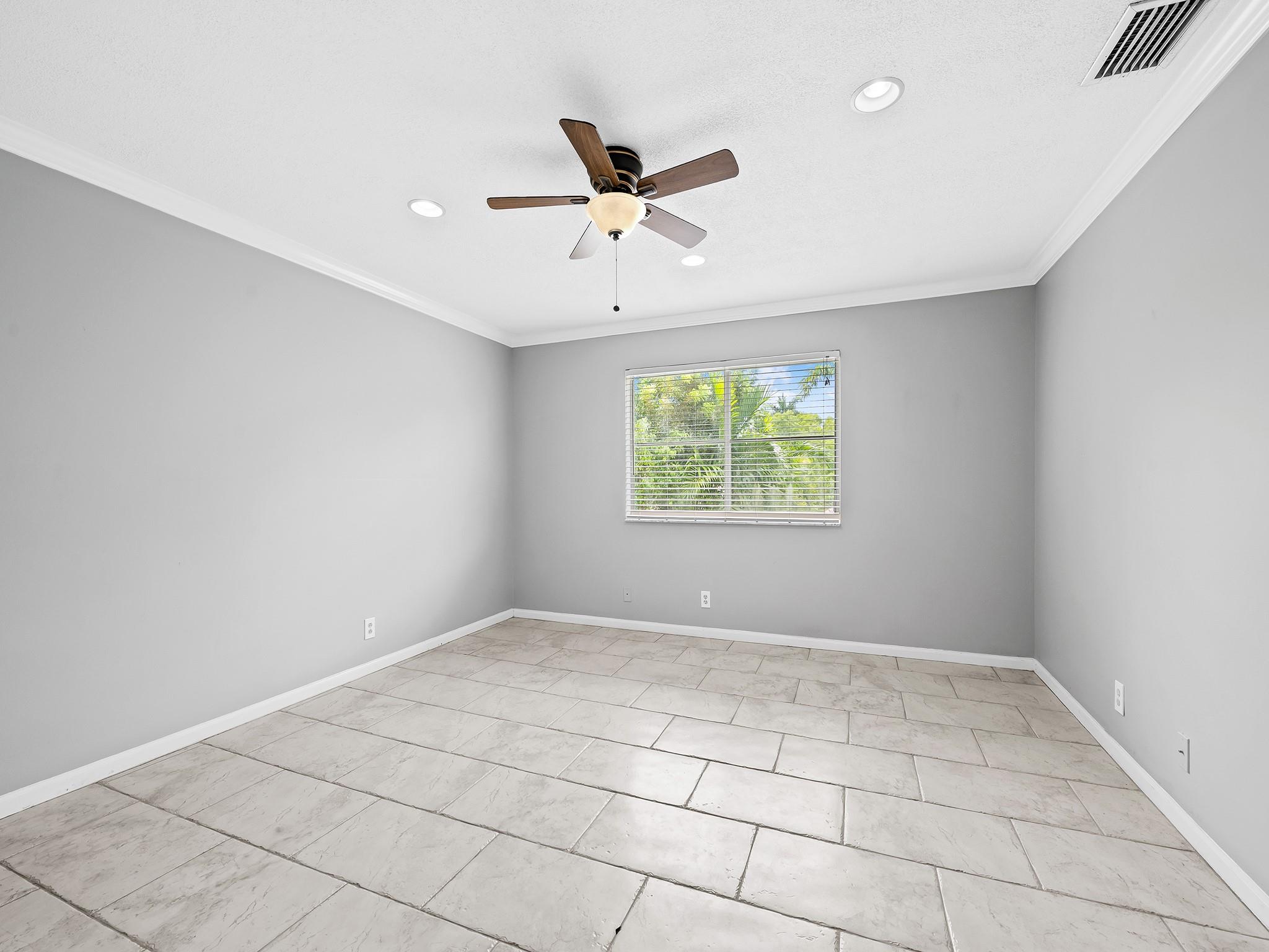 991 Silktree Ln