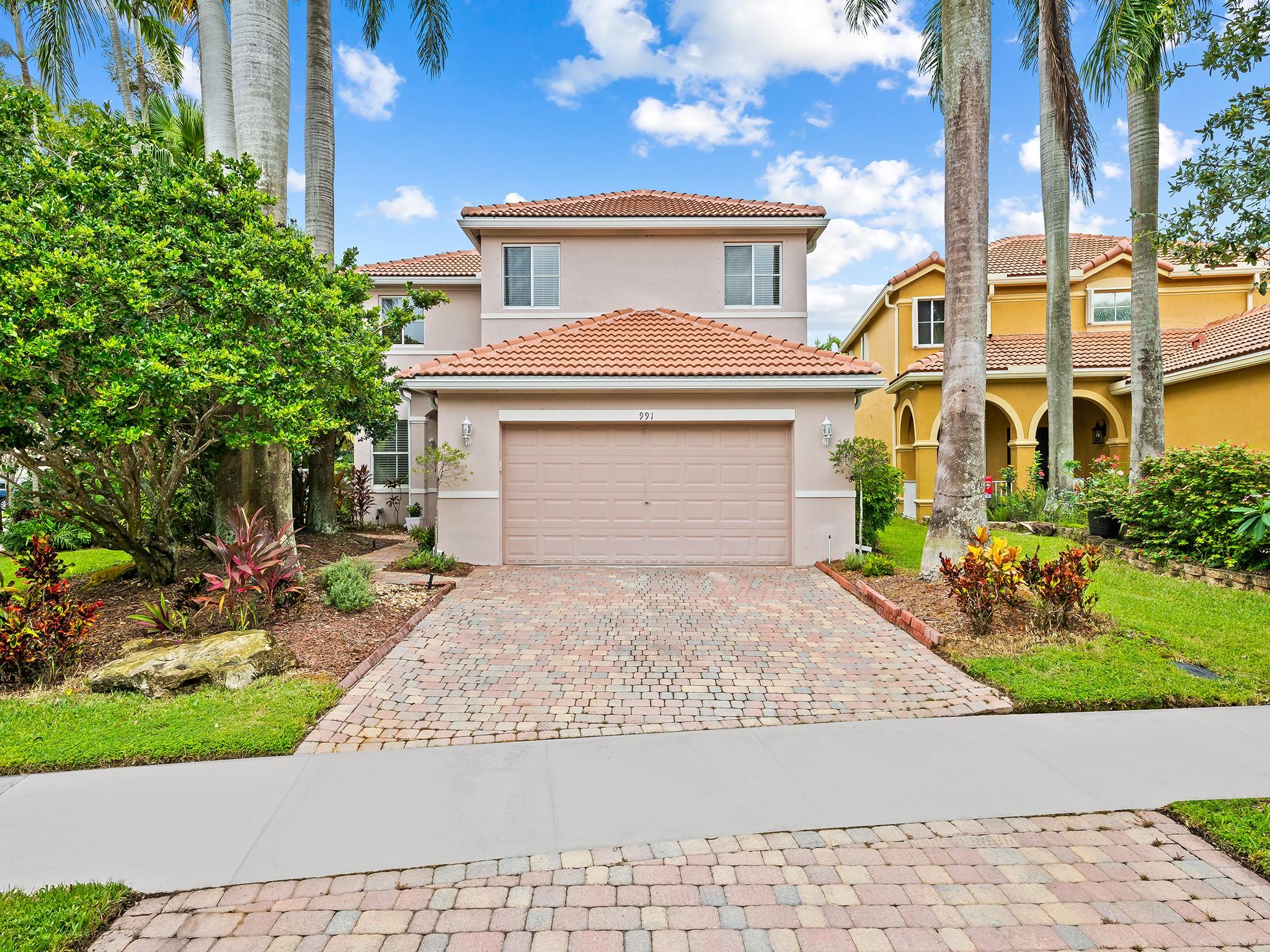 991 Silktree Ln