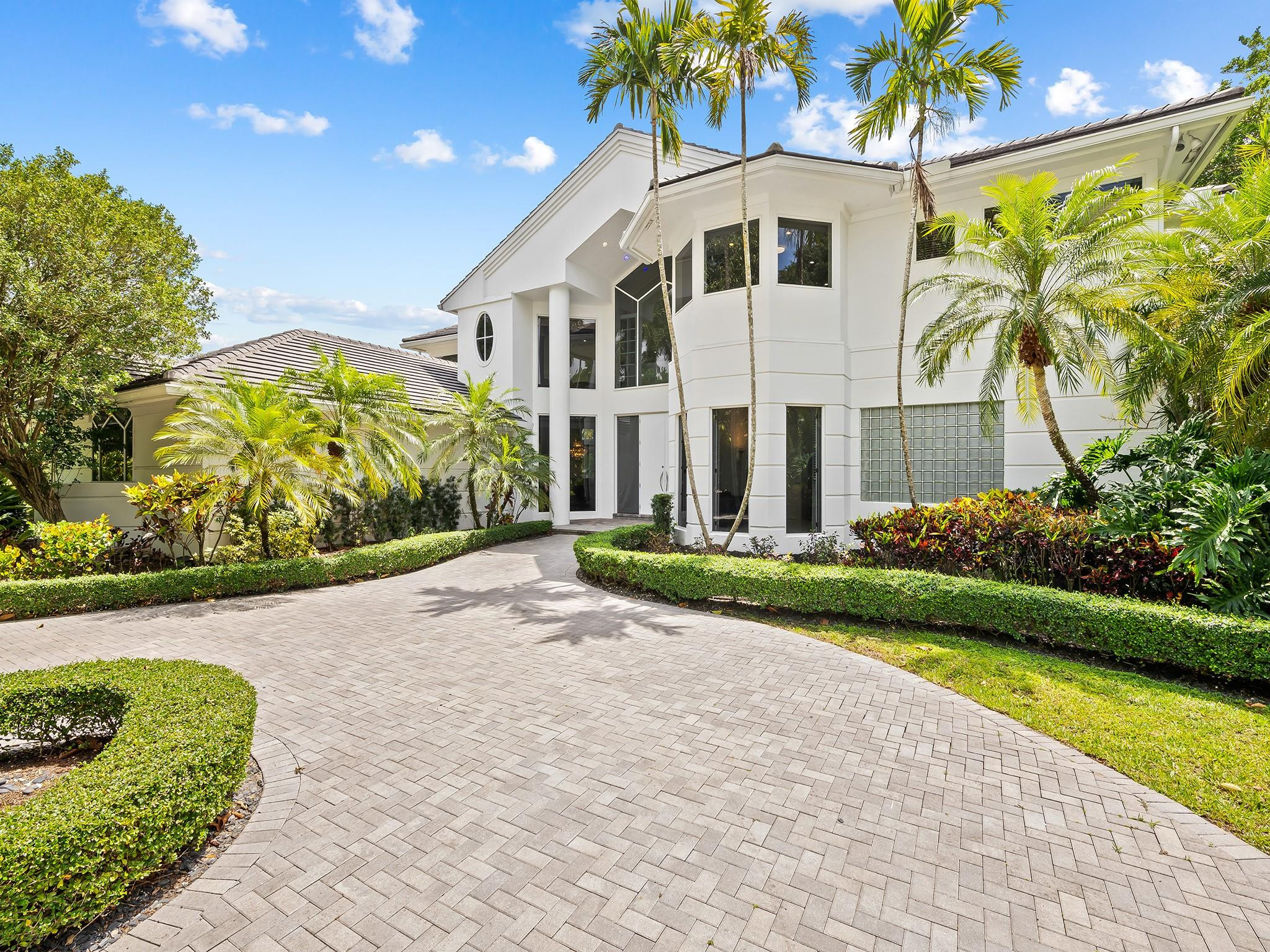 3360 Bridle Path Ln