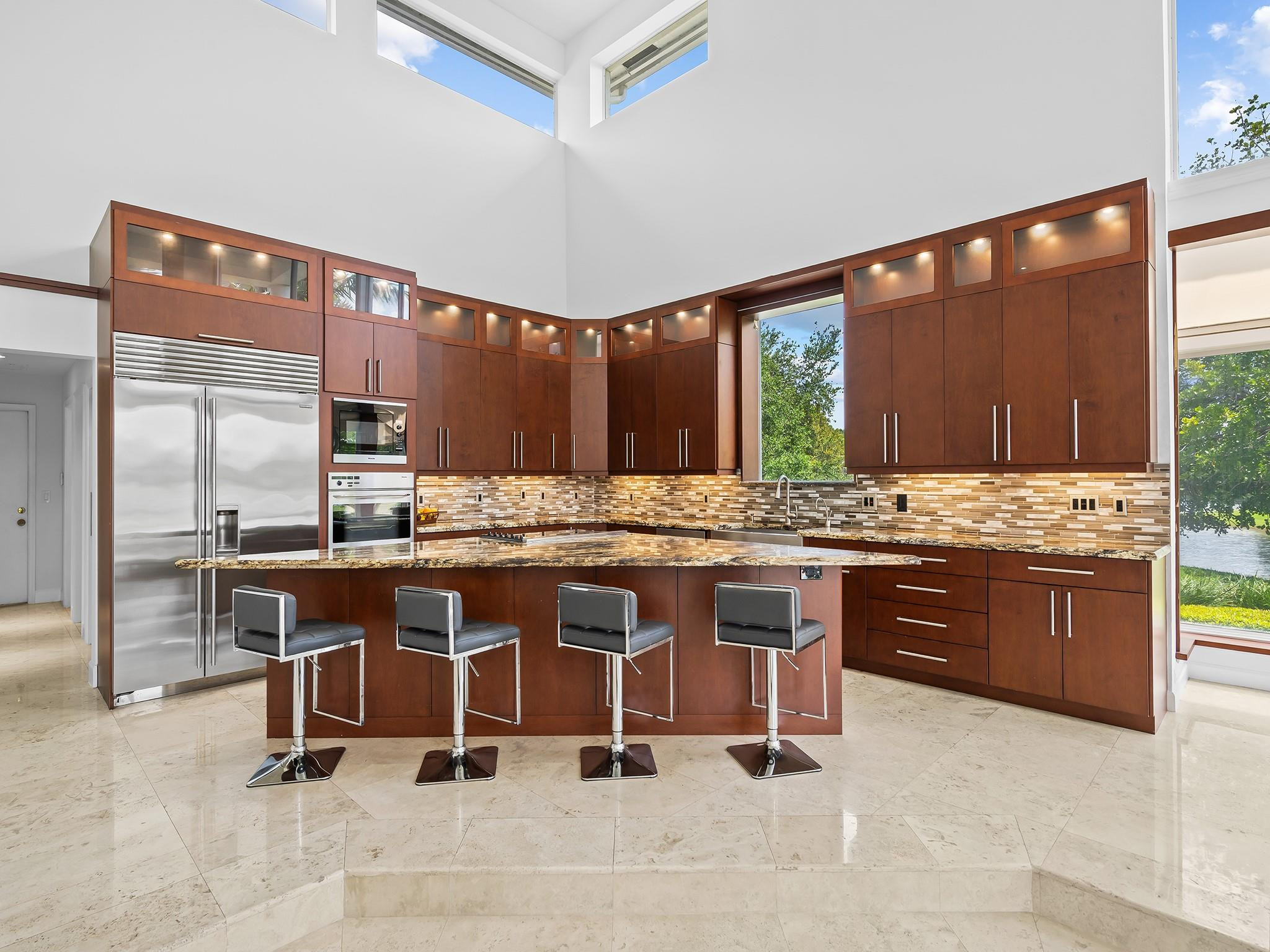 3360 Bridle Path Ln