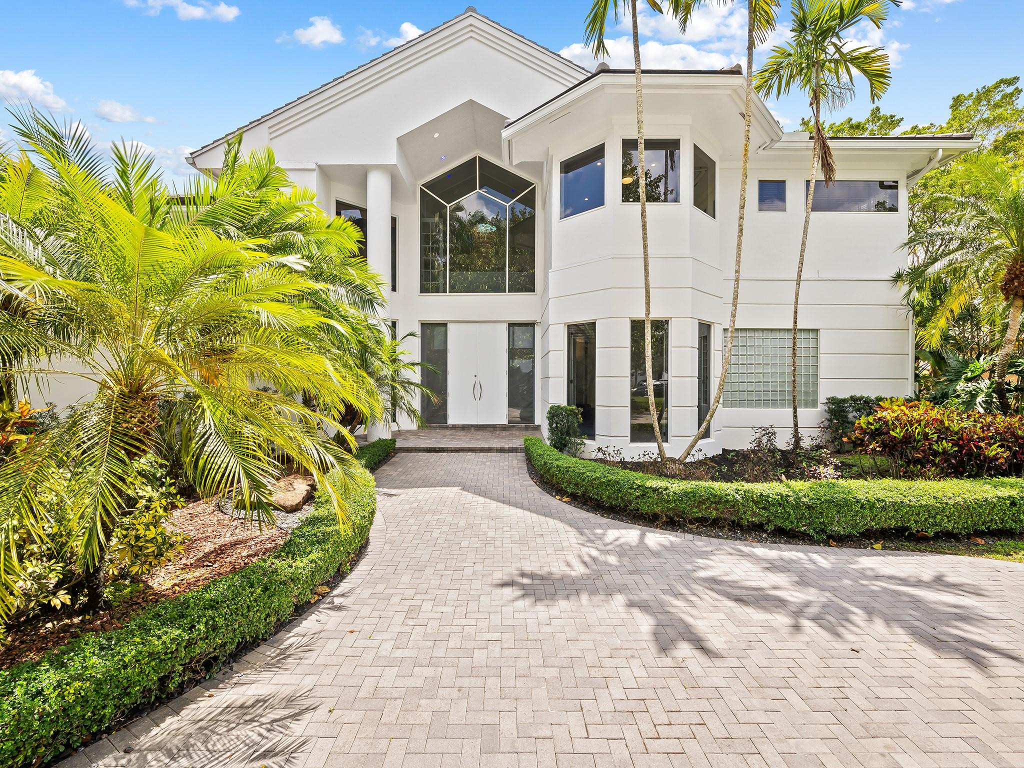 3360 Bridle Path Ln