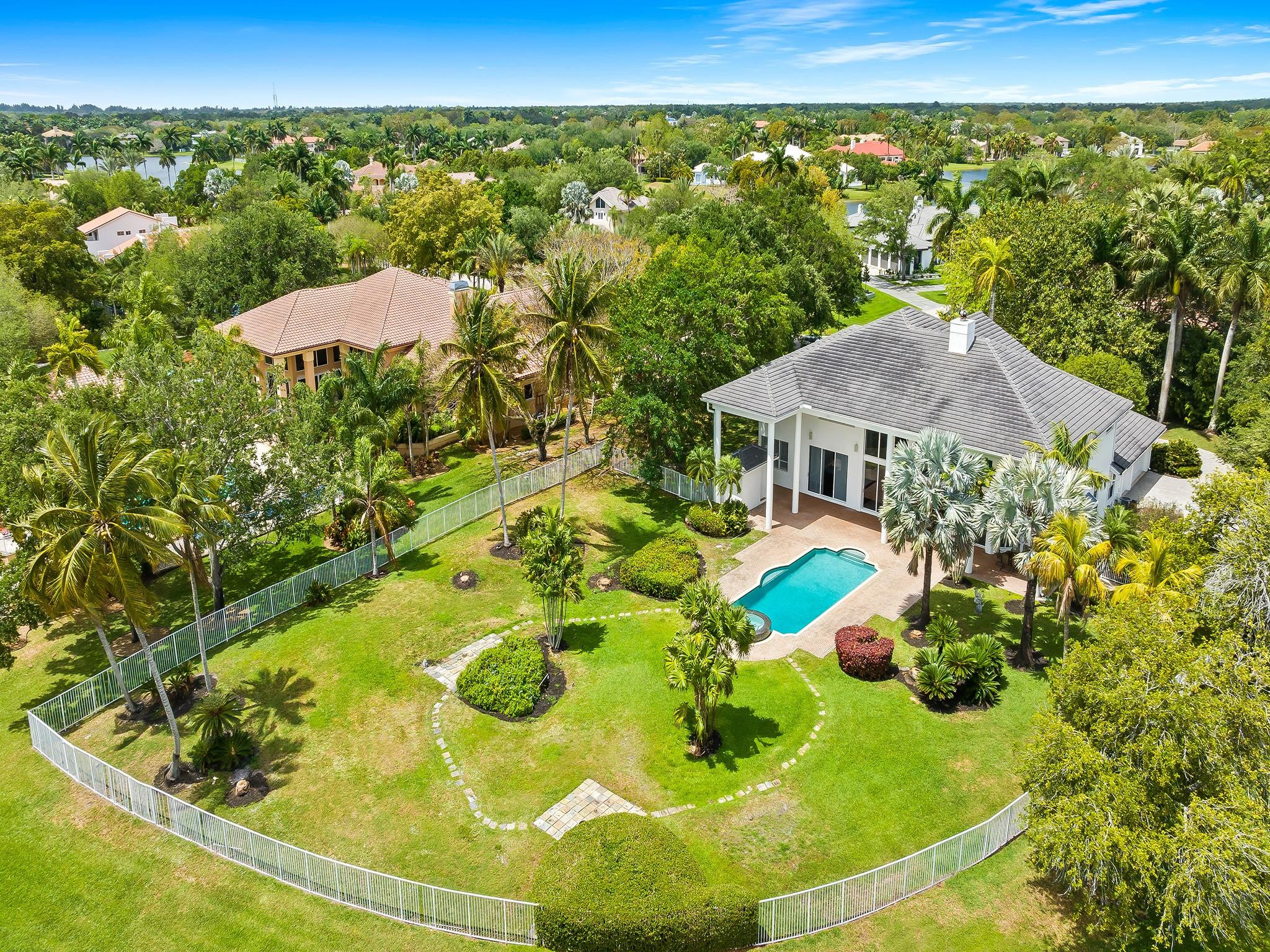 3360 Bridle Path Ln
