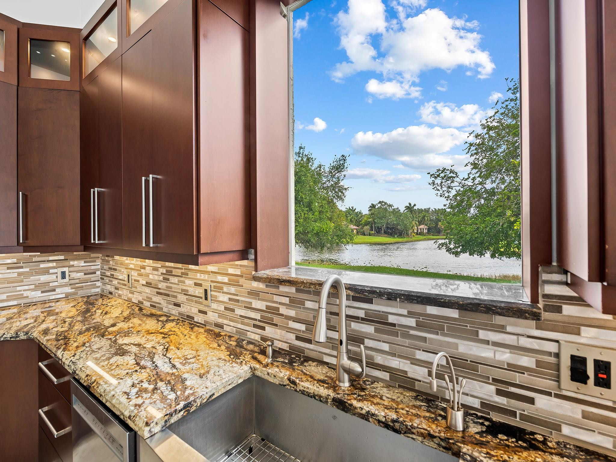 3360 Bridle Path Ln