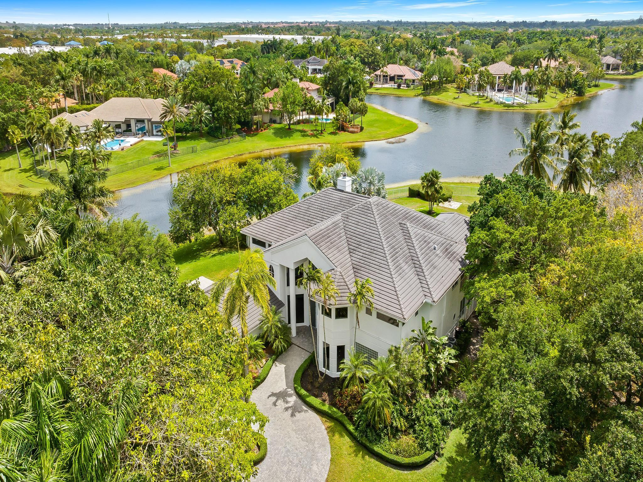 3360 Bridle Path Ln
