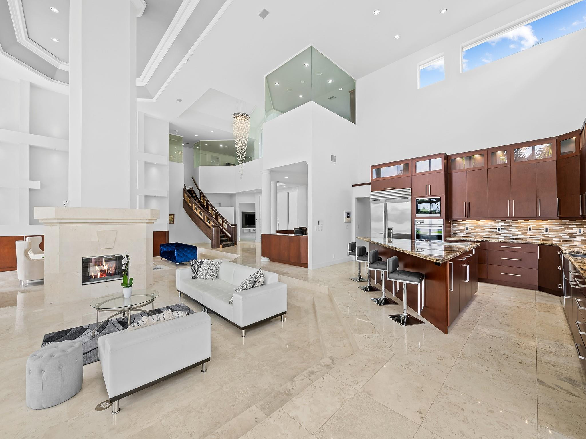 3360 Bridle Path Ln
