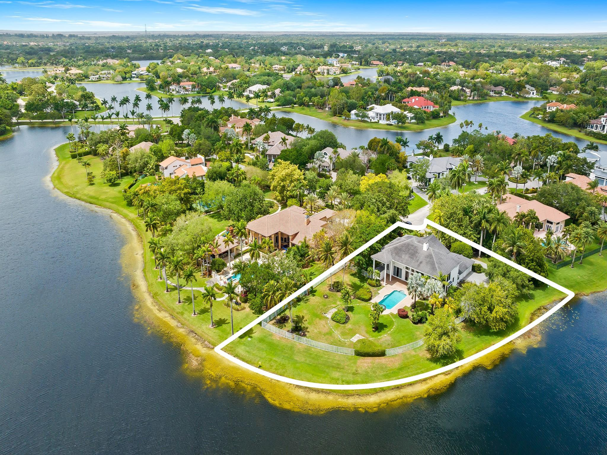 3360 Bridle Path Ln