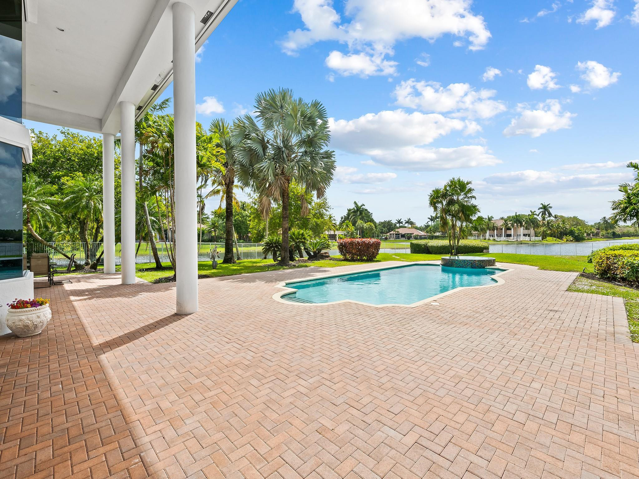 3360 Bridle Path Ln