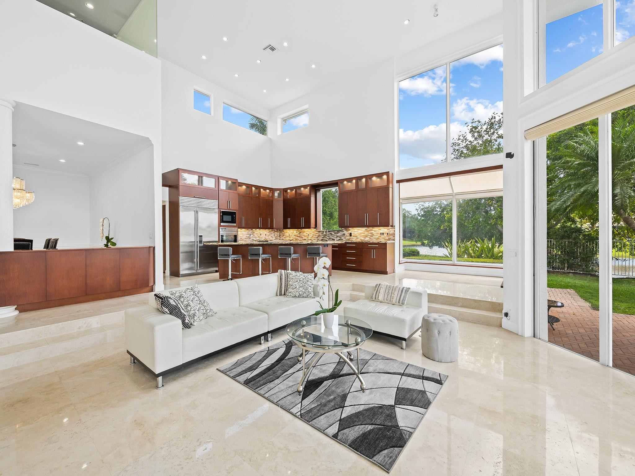 3360 Bridle Path Ln