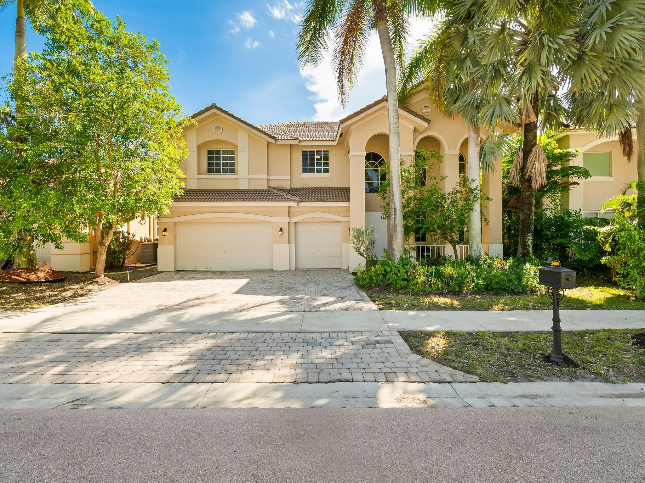 2459 Greenbrier Ct