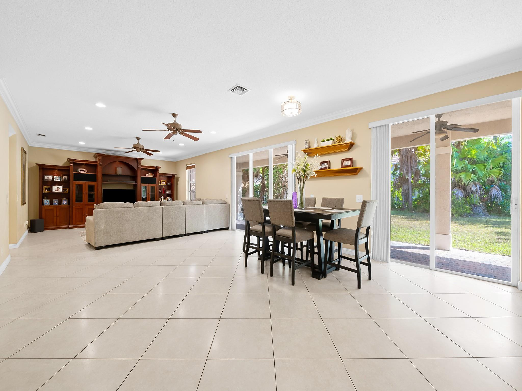 2459 Greenbrier Ct