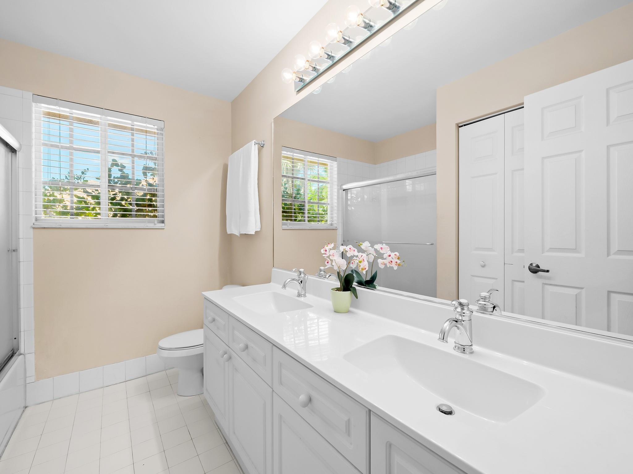 2459 Greenbrier Ct