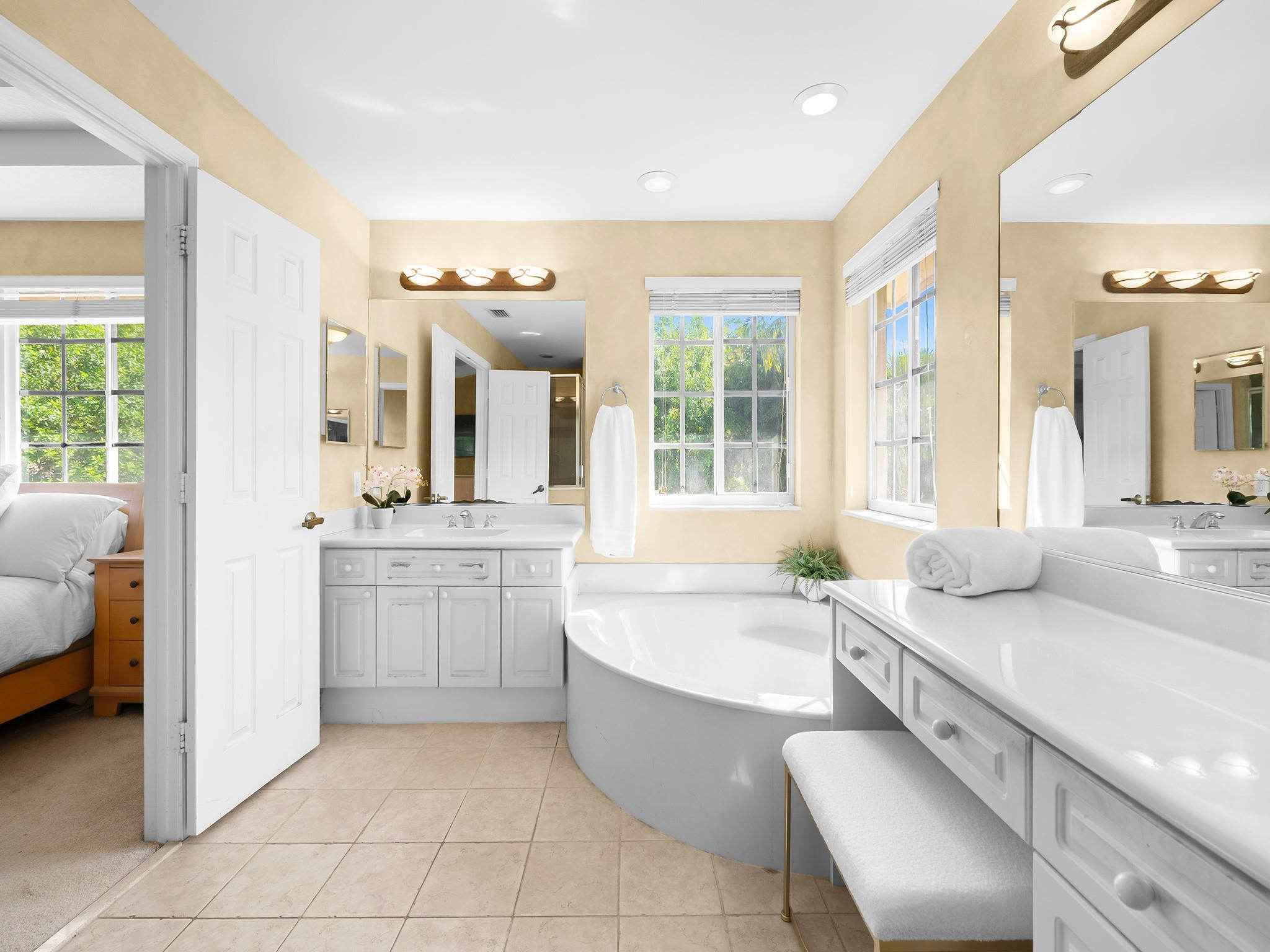 2459 Greenbrier Ct