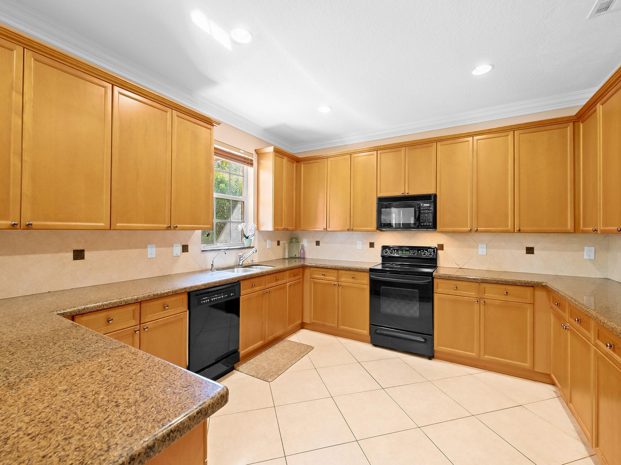 2459 Greenbrier Ct