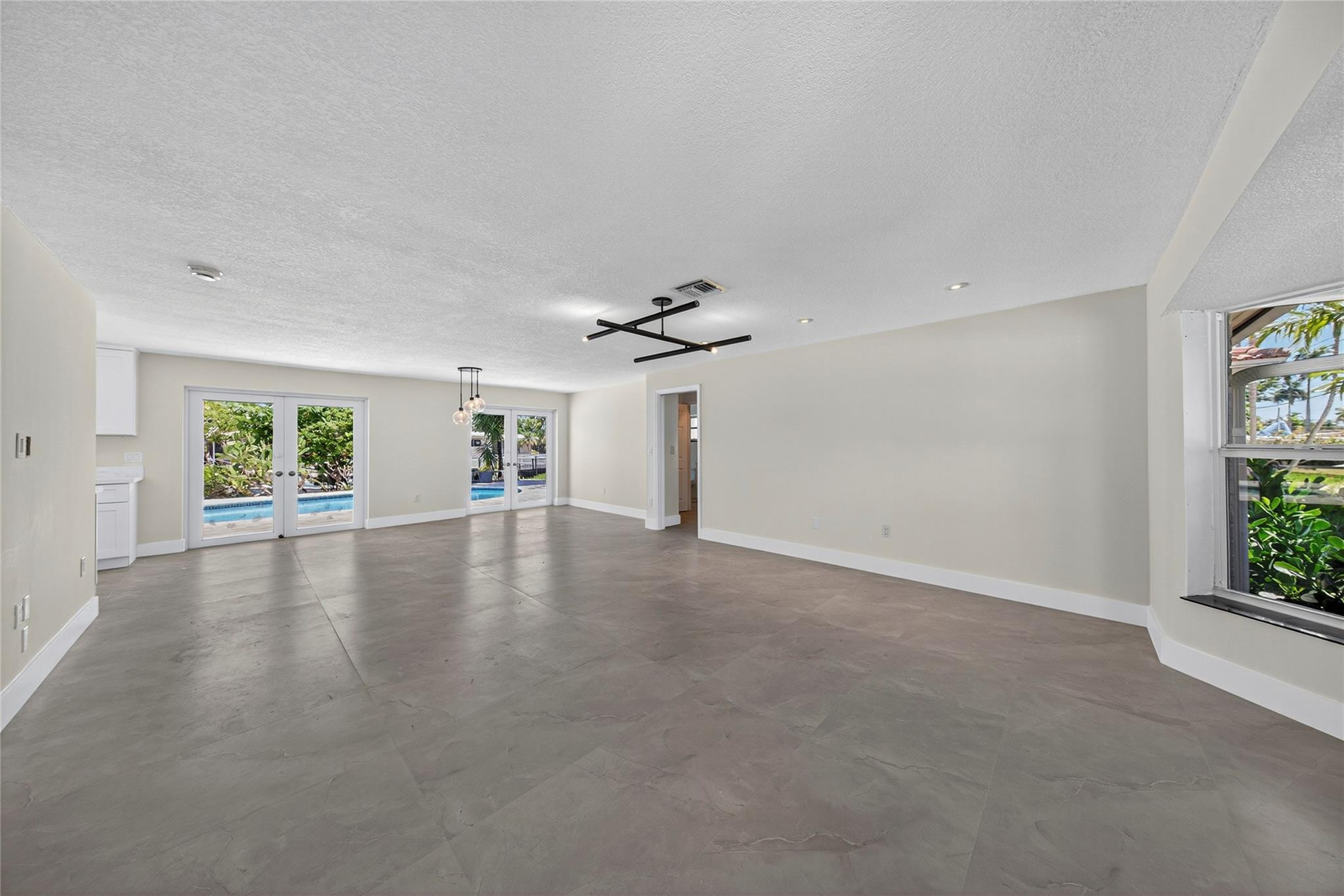 1461 NE 57th Ct