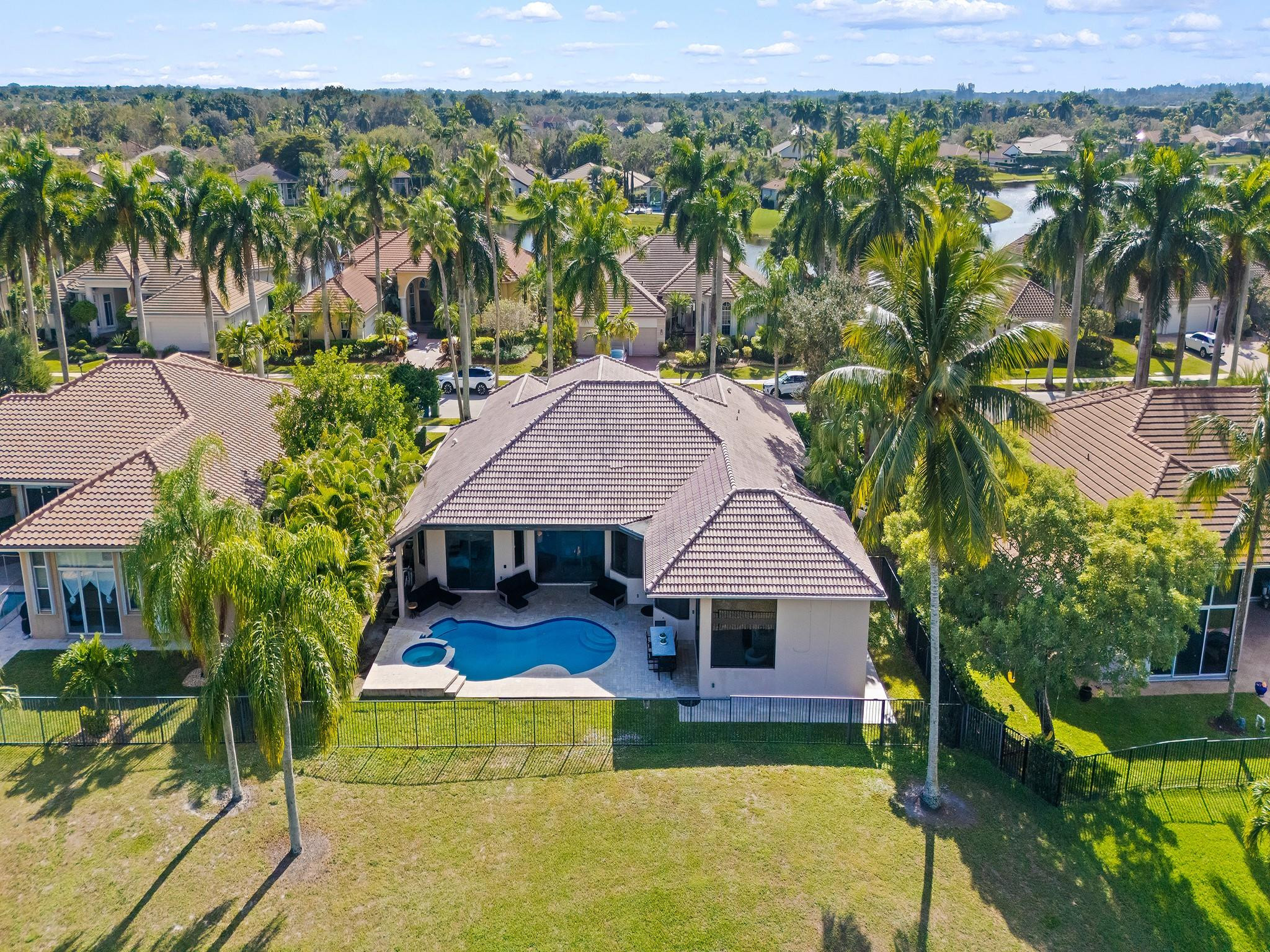 2583 Mayfair Ln