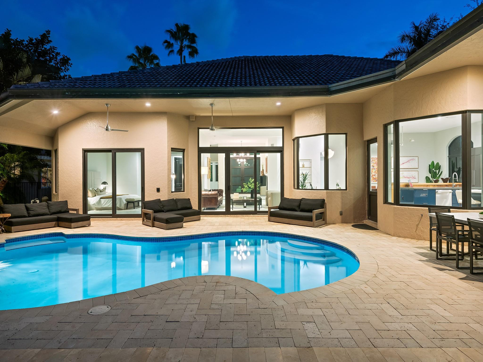 2583 Mayfair Ln