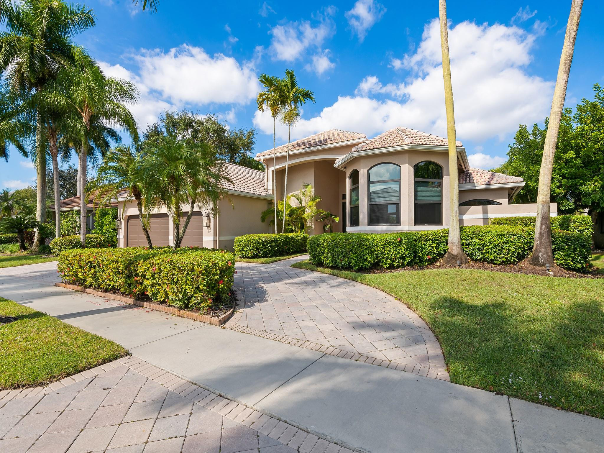2583 Mayfair Ln