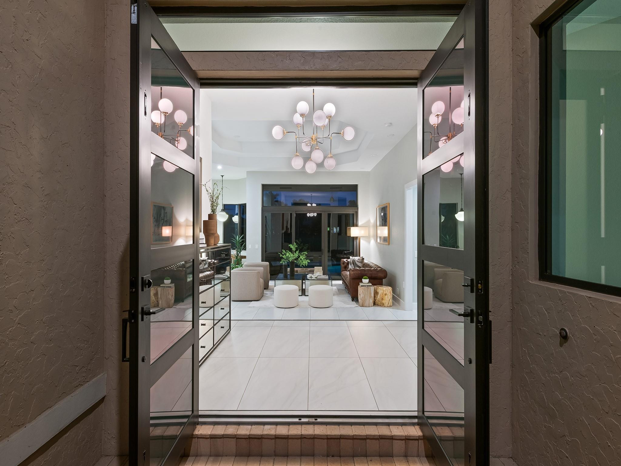 2583 Mayfair Ln