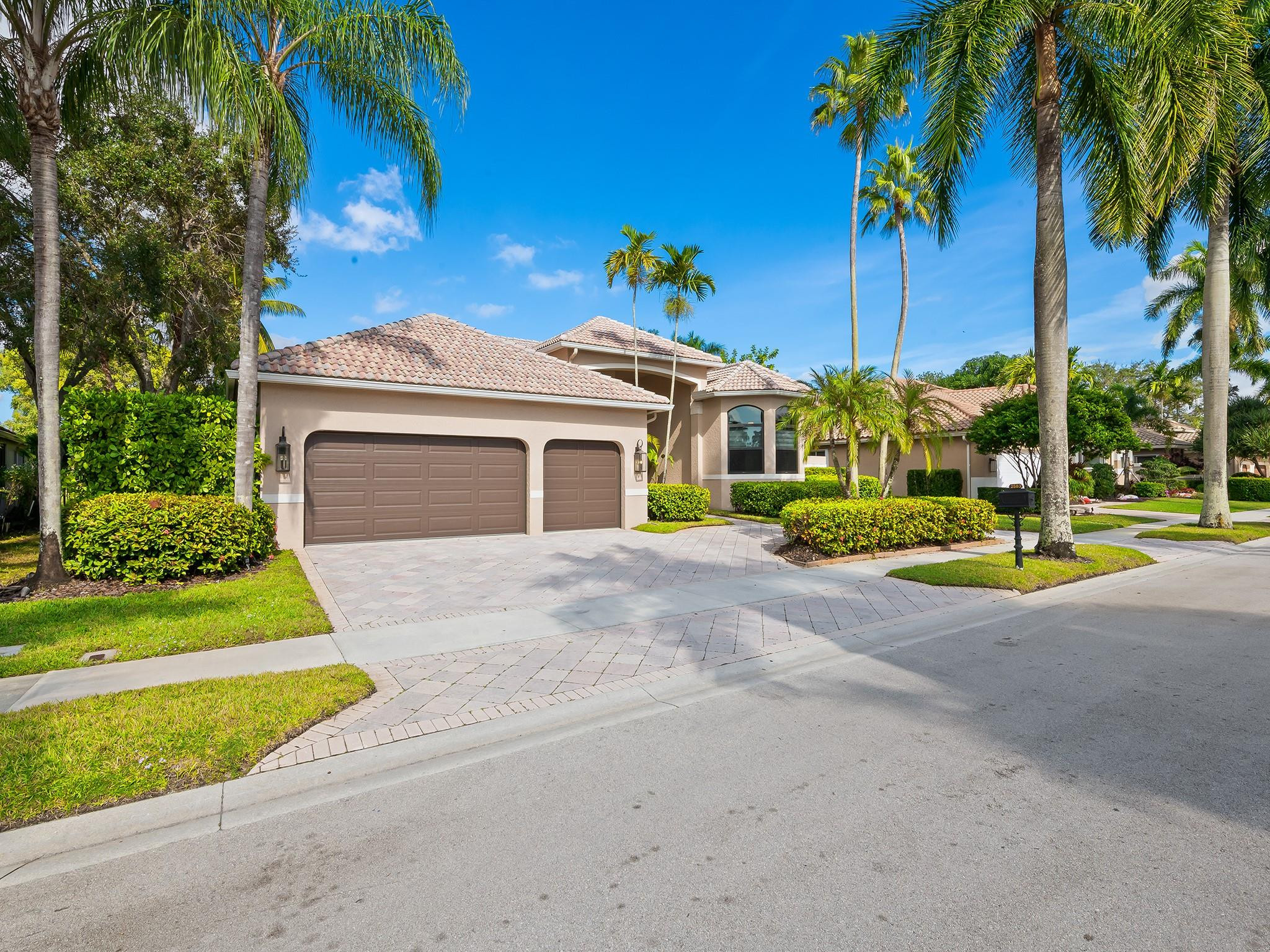 2583 Mayfair Ln