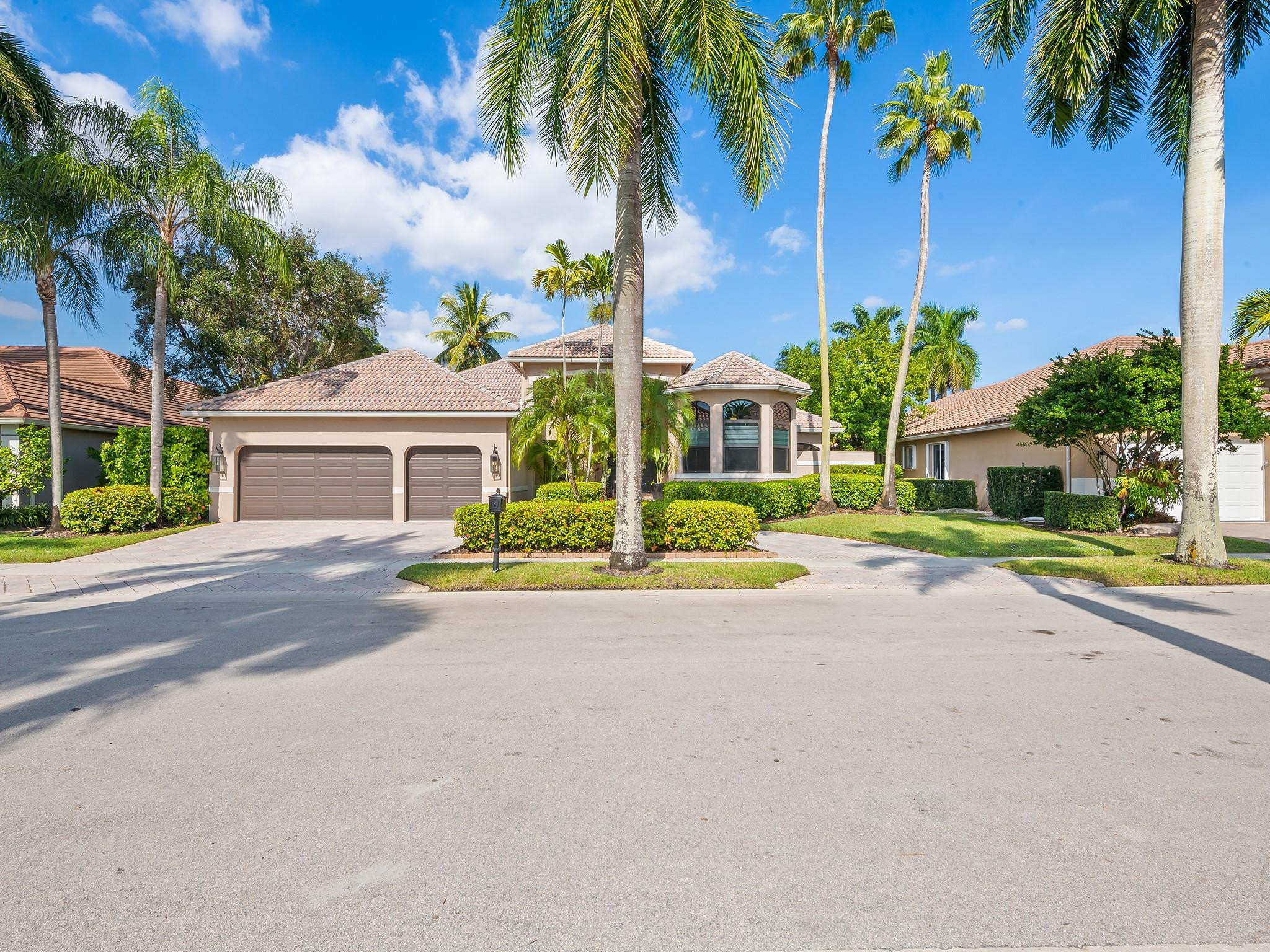 2583 Mayfair Ln