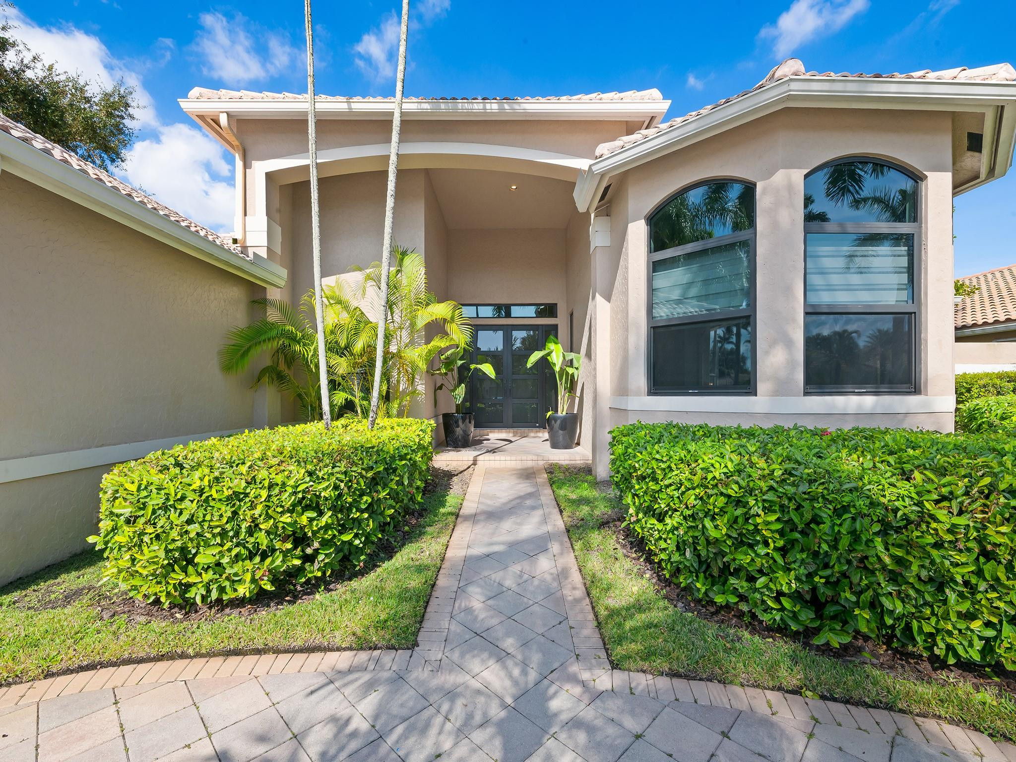 2583 Mayfair Ln