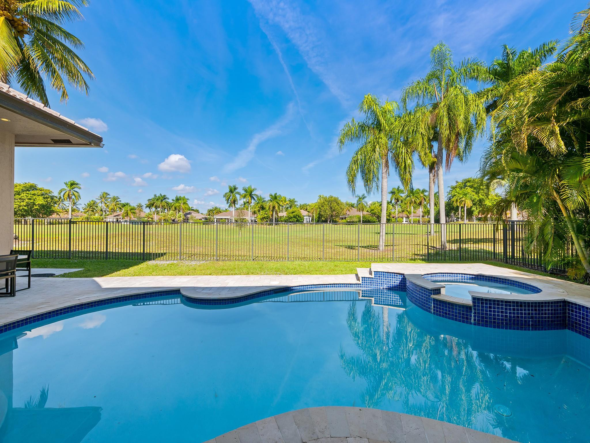 2583 Mayfair Ln