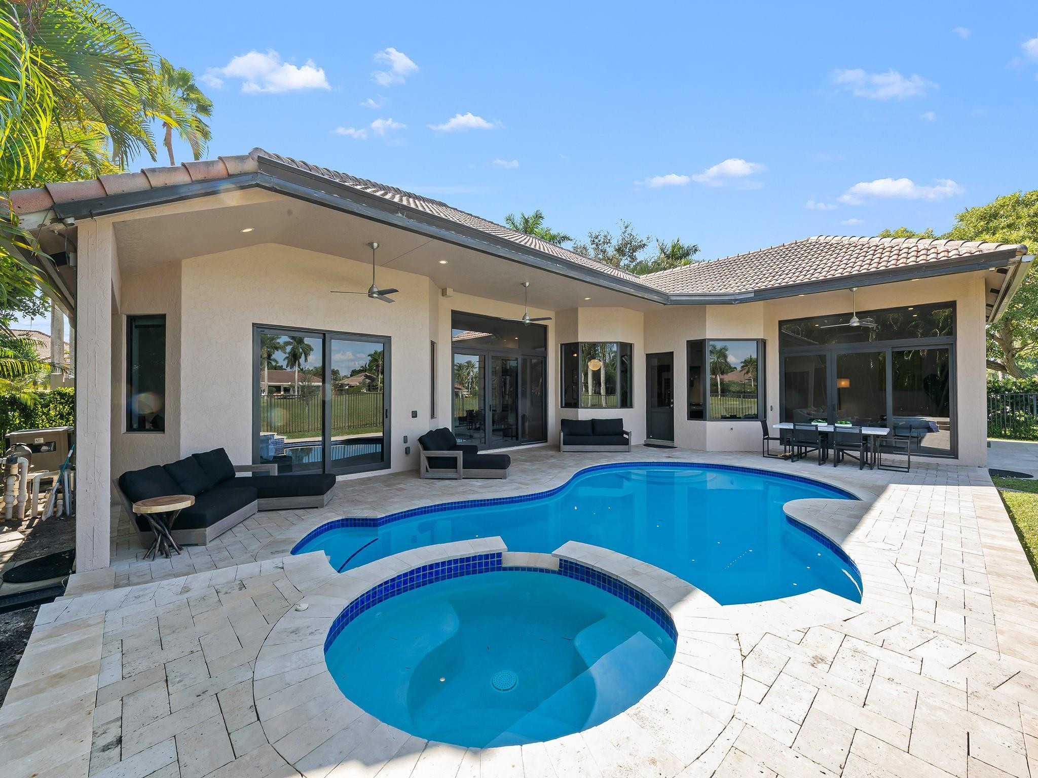 2583 Mayfair Ln