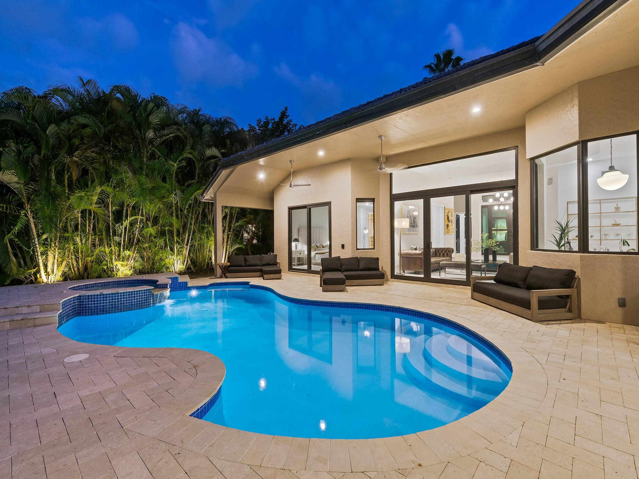2583 Mayfair Ln