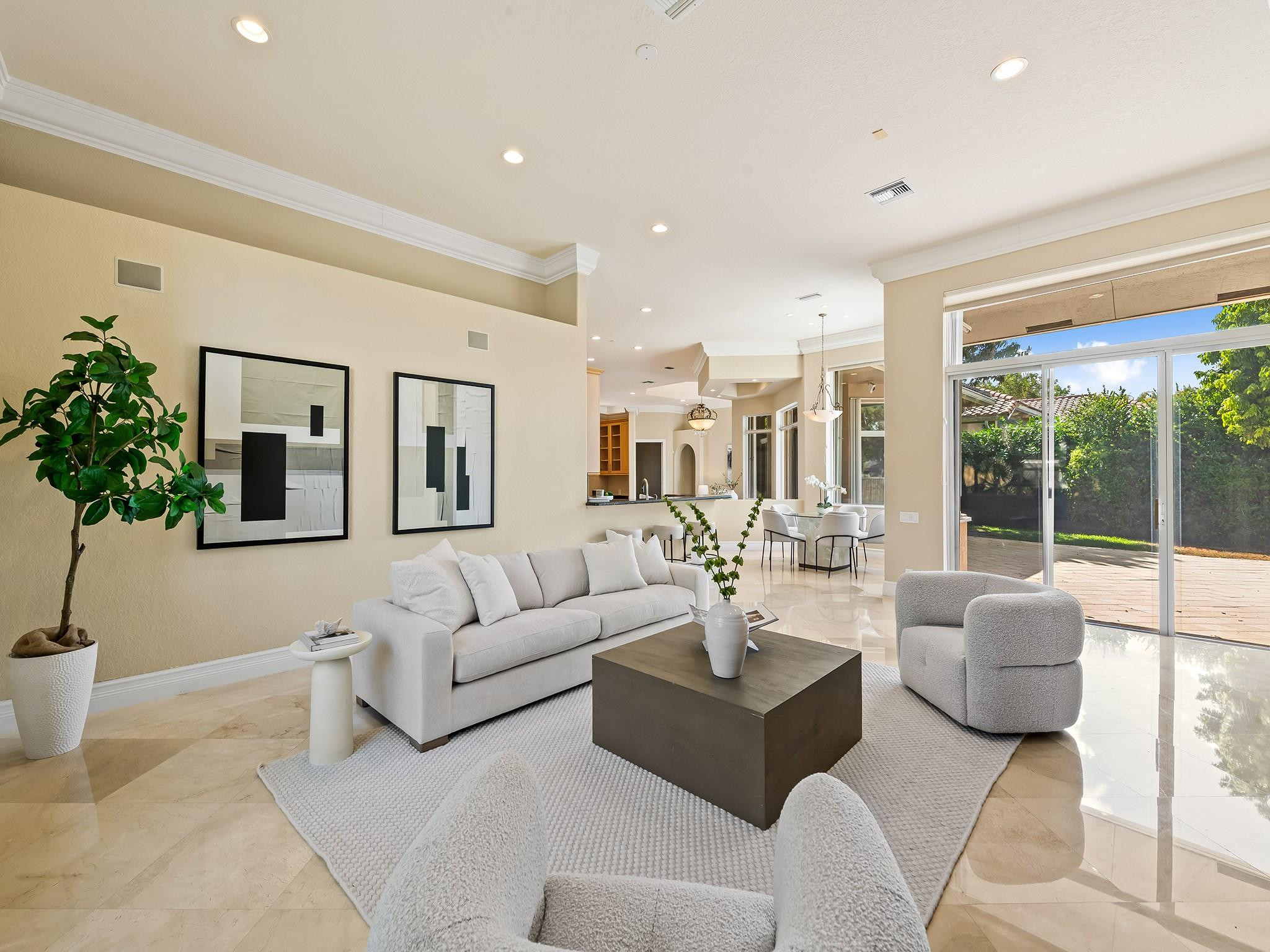 2579 Mayfair Lane