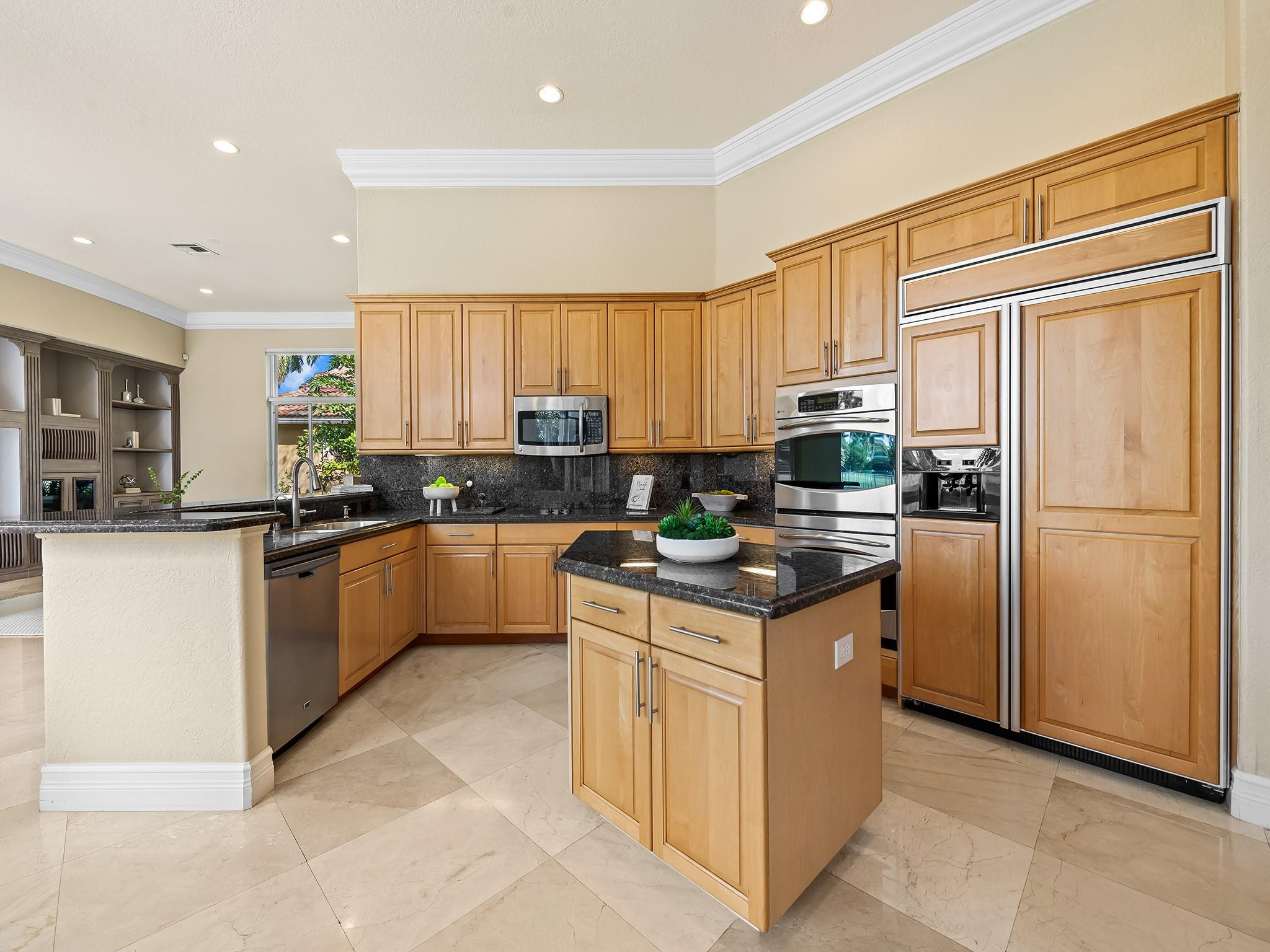 2579 Mayfair Lane