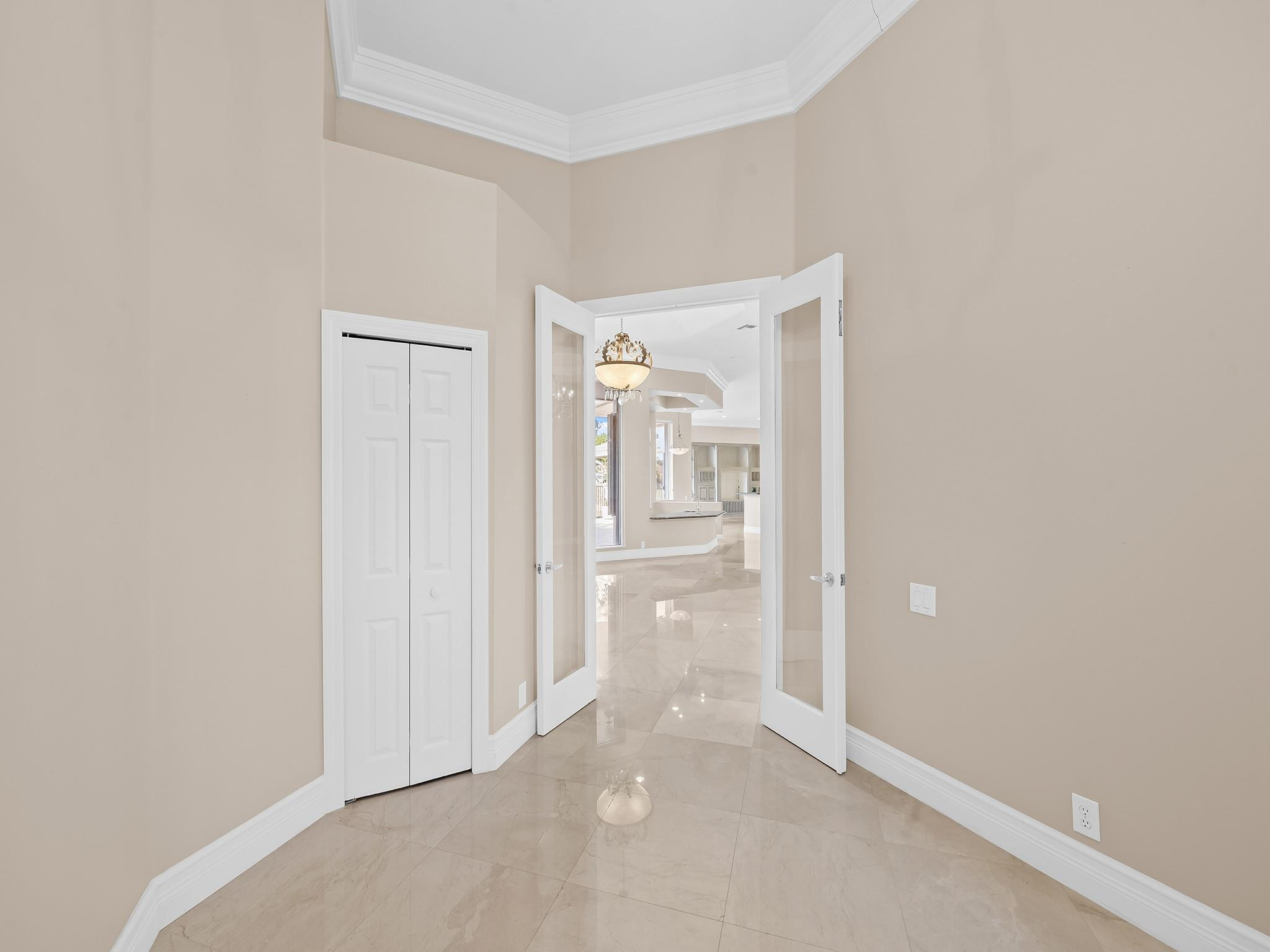 2579 Mayfair Lane