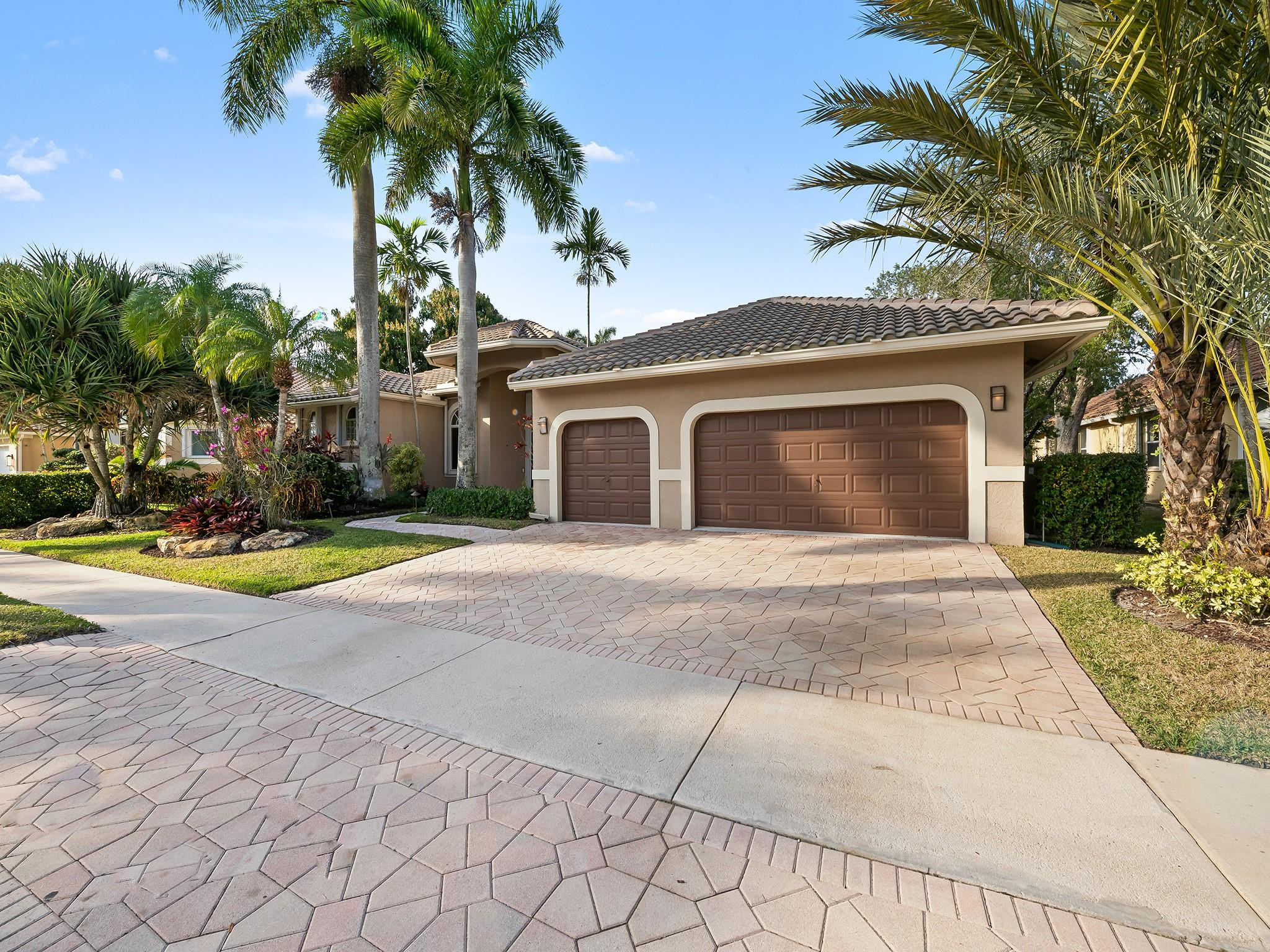 2579 Mayfair Lane