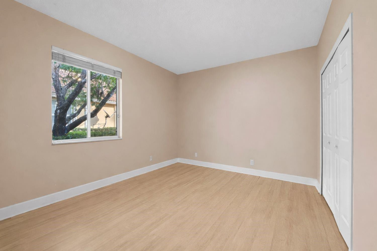 2579 Mayfair Lane
