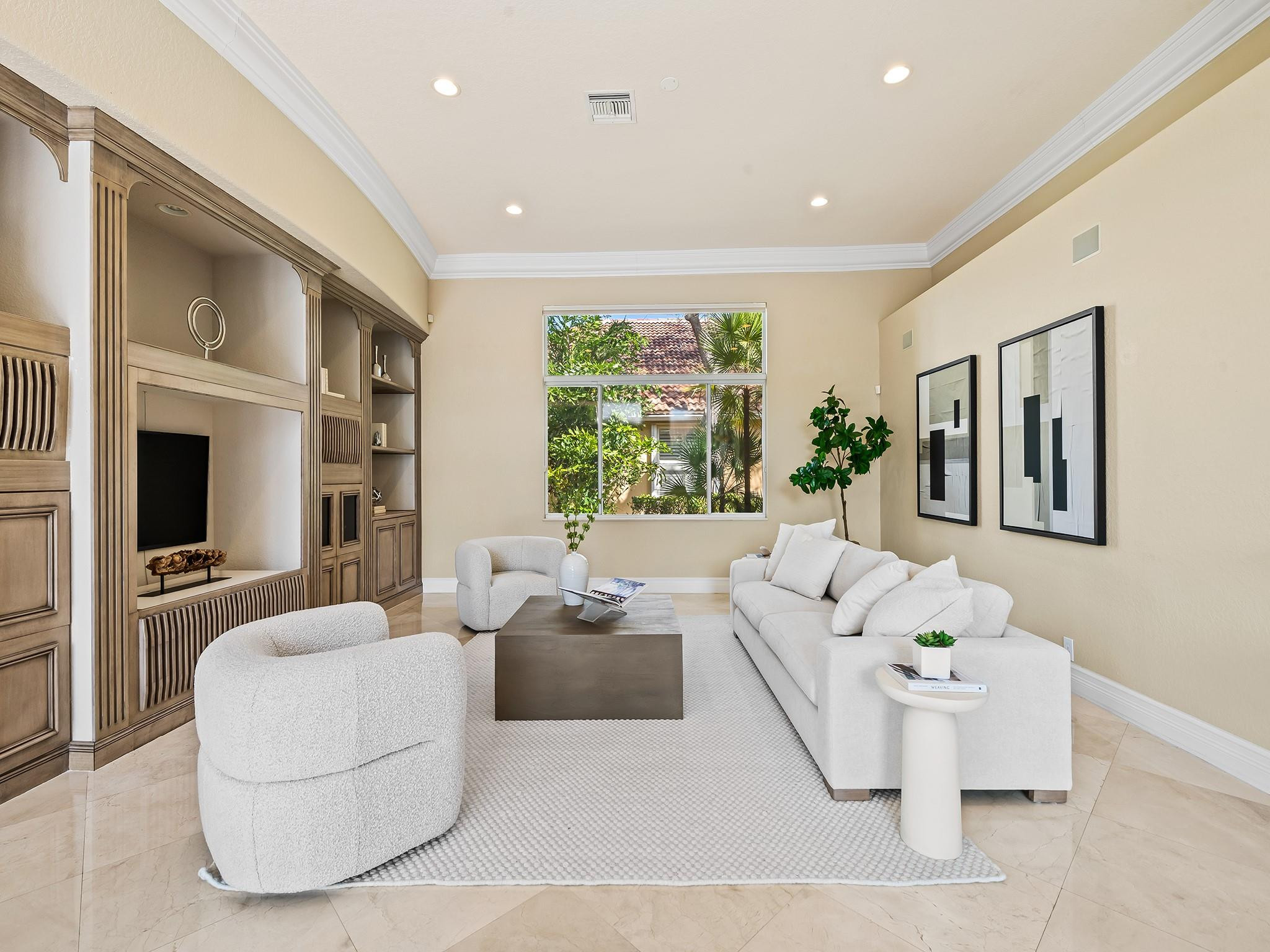 2579 Mayfair Lane