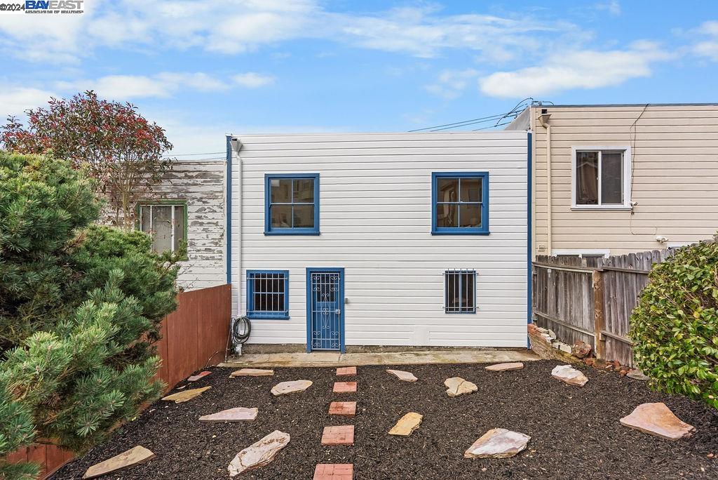 48 Byxbee St