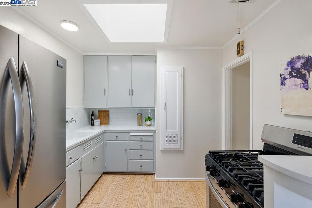 48 Byxbee St