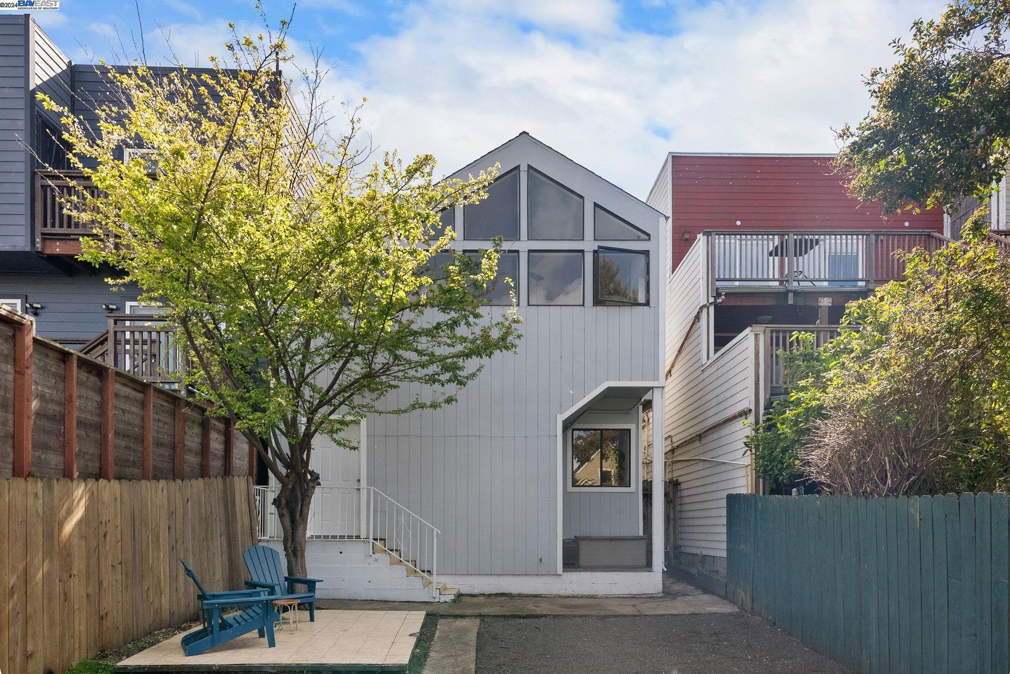 942 Ingerson Ave