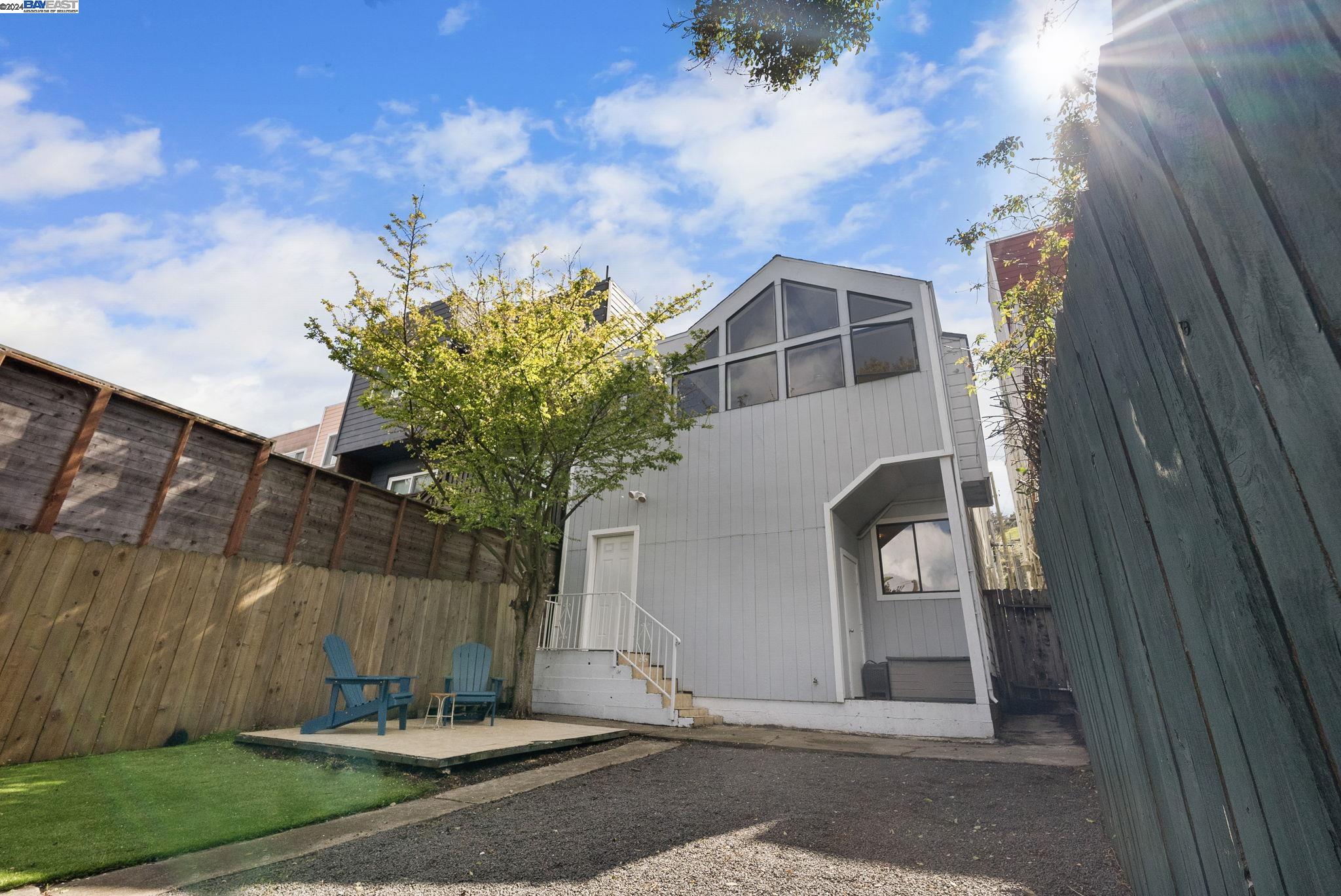 942 Ingerson Ave