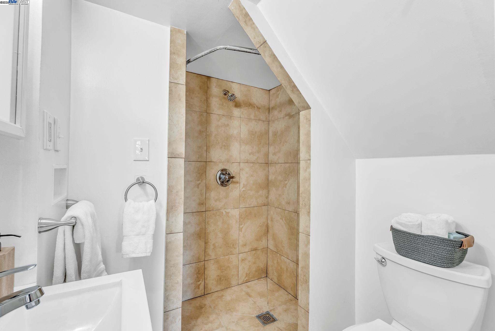 246 Alta Loma Ave