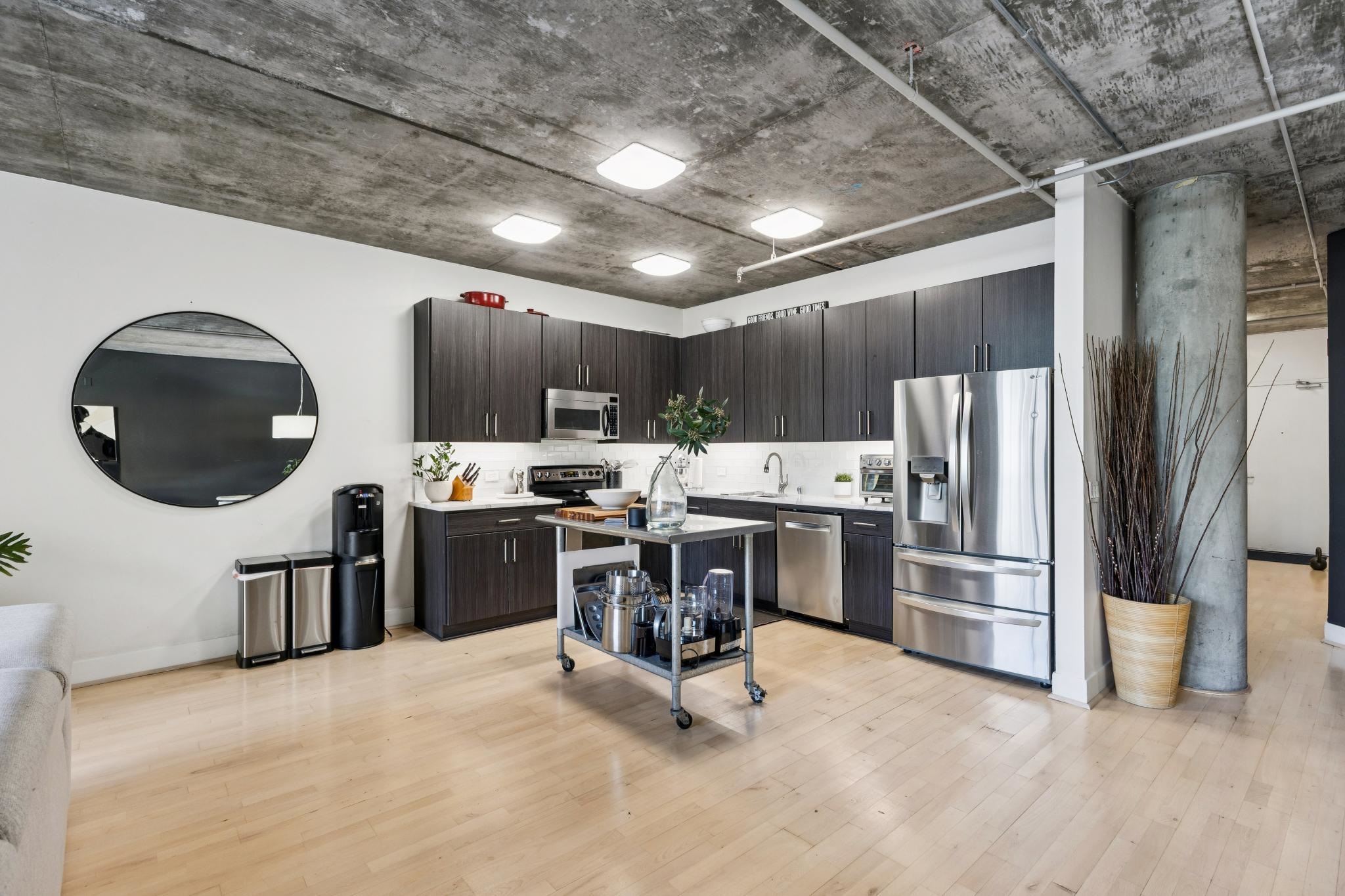 311 Oak St # 720